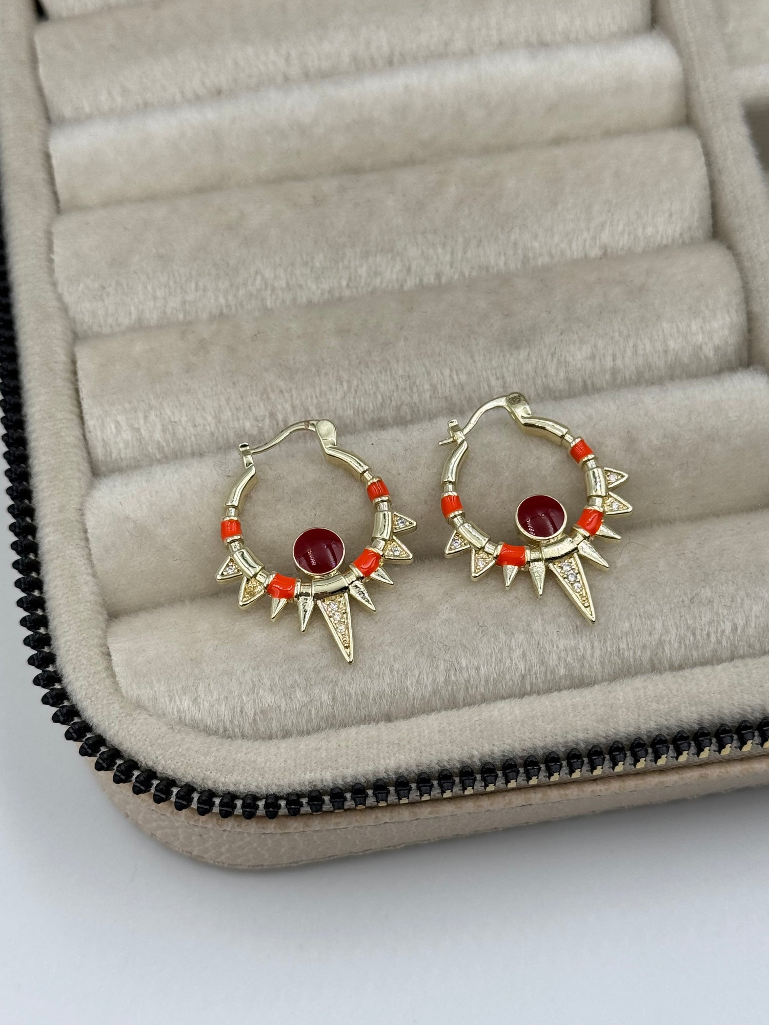 İTHAL TURUNCU DETAYLI GOLD HALKA KÜPE