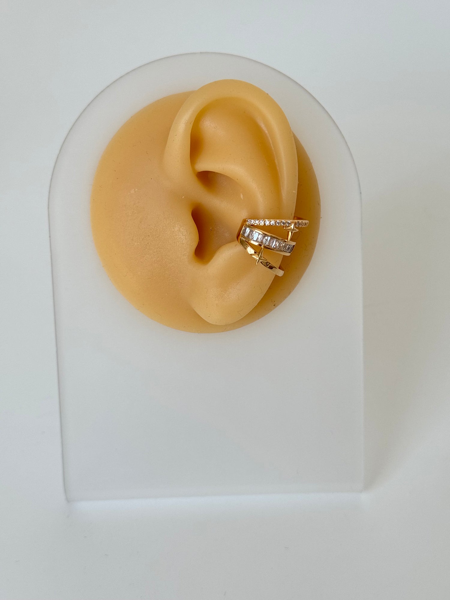 İTHAL TAŞLI KUZEY YILDIZI DETAYLI GOLD KIKIRDAK KÜPE EARCUFF