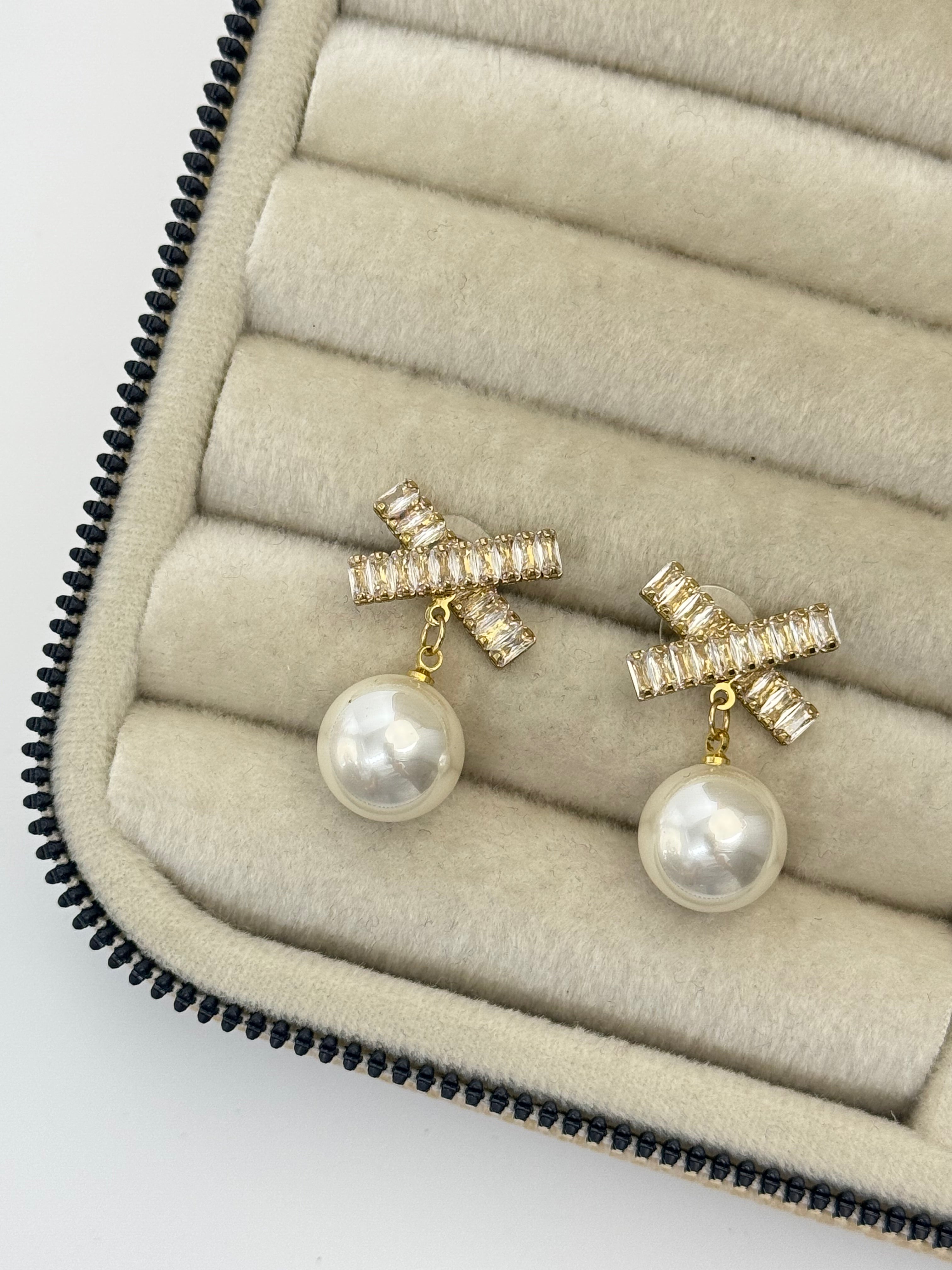 İTHAL İNCİ ZİRKON TAŞLI GOLD KÜPE