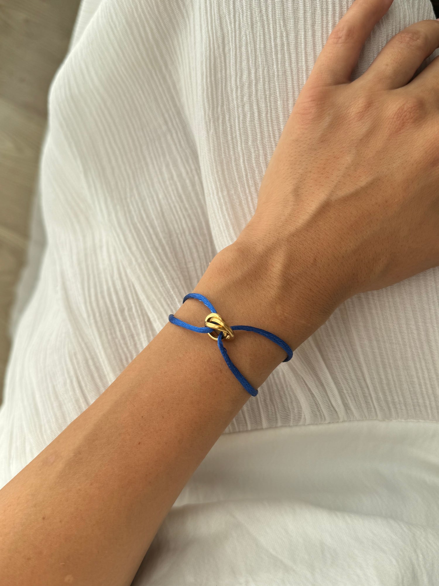 İTHAL MARKA MODEL MAVİ İPLİ AYARLANABİLİR BİLEKLİK