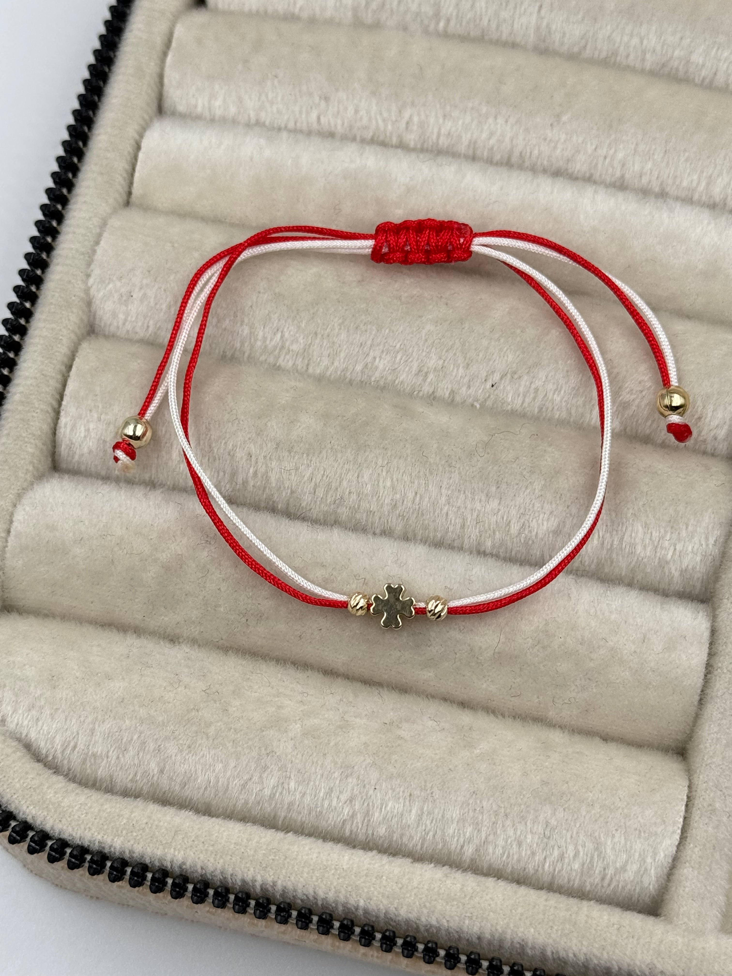 İTHAL YONCA DETAYLI KIRMIZI BEYAZ İPLİ AYARLANABİLİR BİLEKLİK