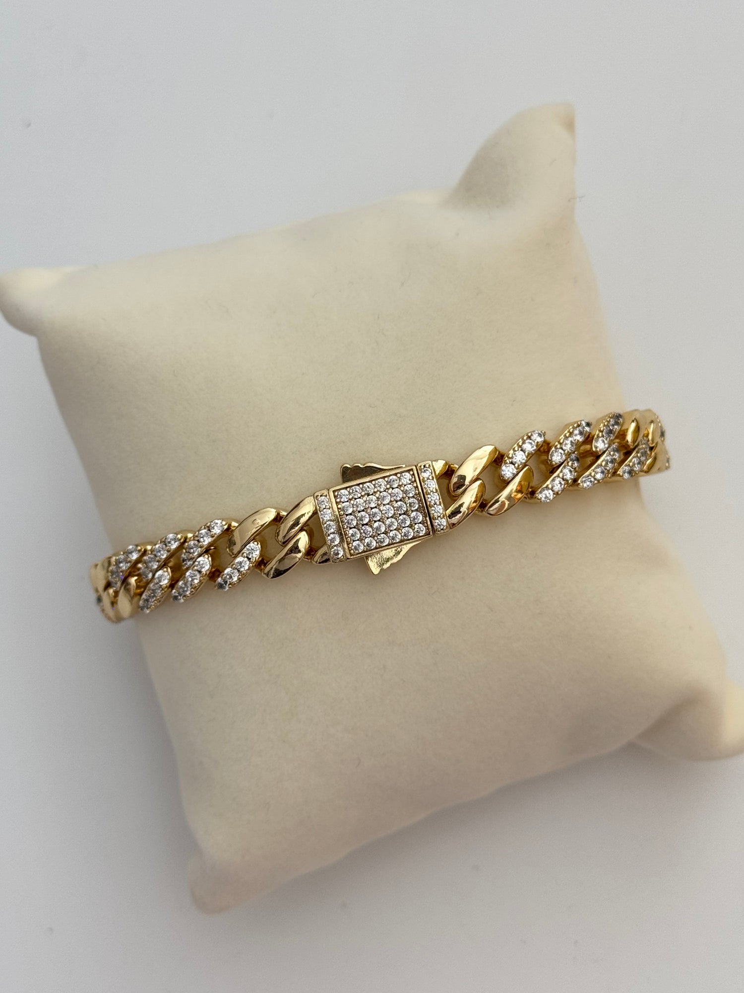 İTHAL TAŞ DETAYLI GURMET GOLD BİLEKLİK