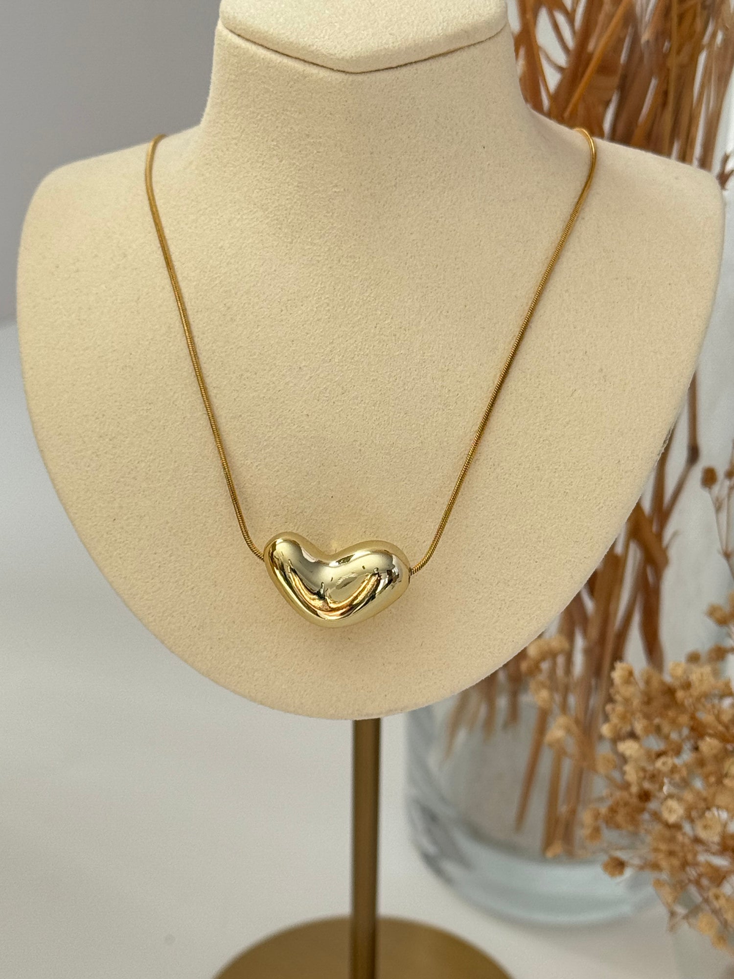 KALP DETAYLI GOLD ÇELİK KOLYE