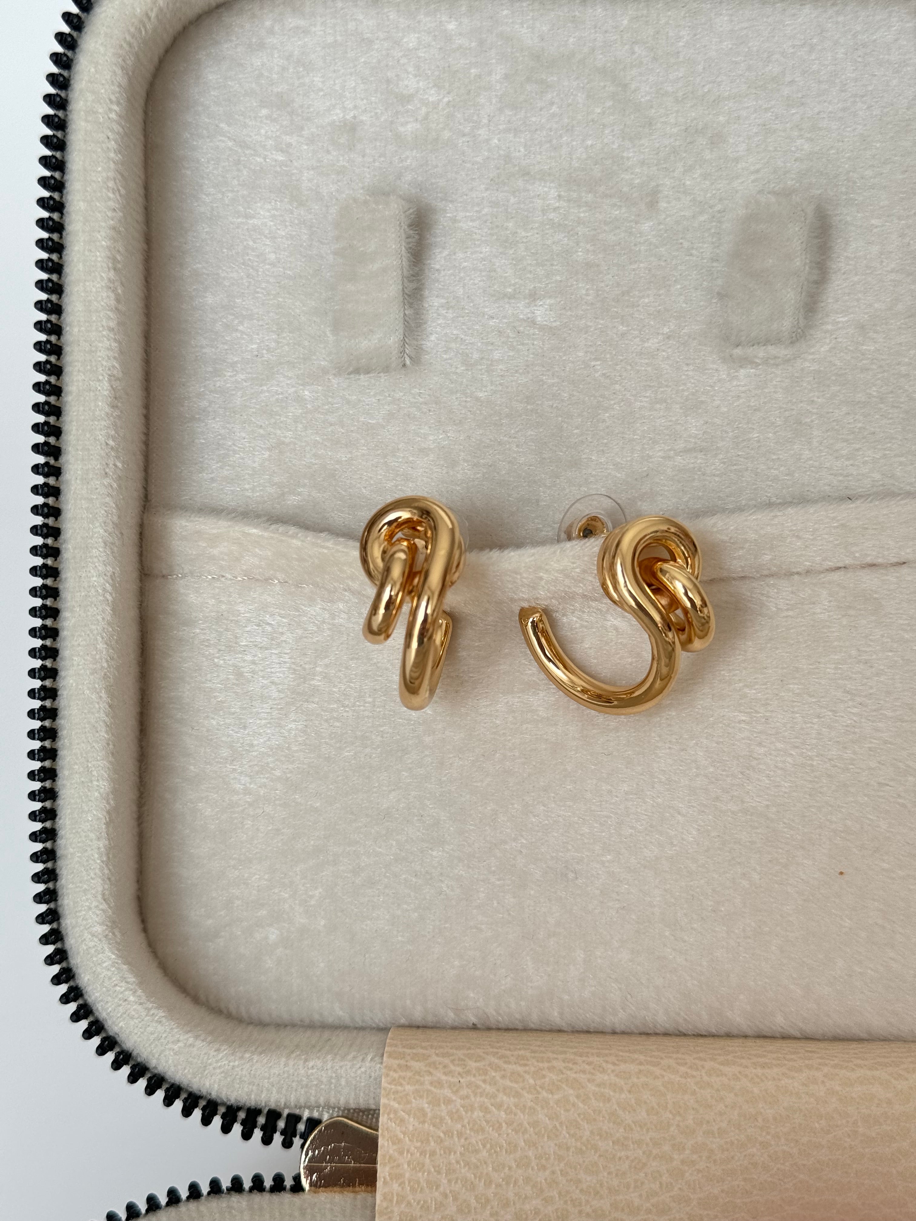 İTHAL DETAYLI GOLD HALKA KÜPE