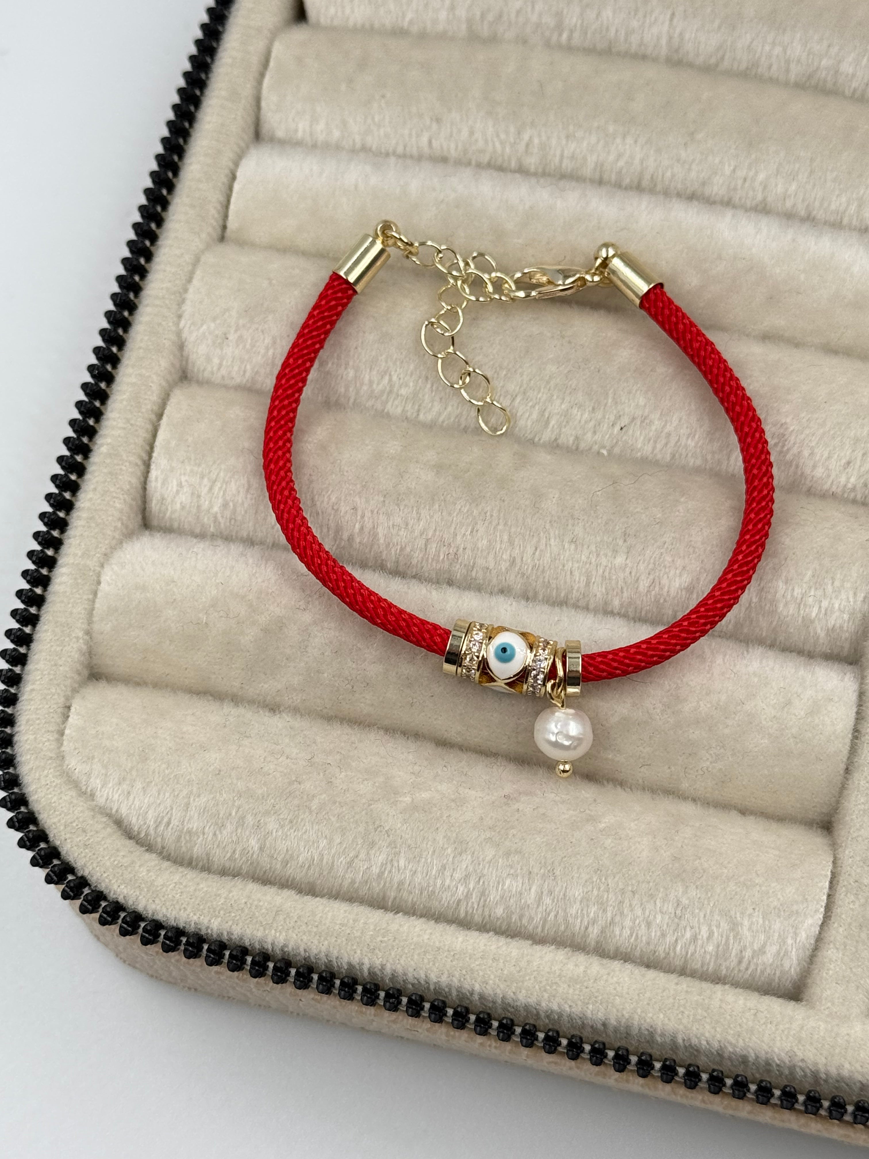 İTHAL NAZAR BONCUKLU İNCİ DETAYLI KIRMIZI İPLİ BİLEKLİK