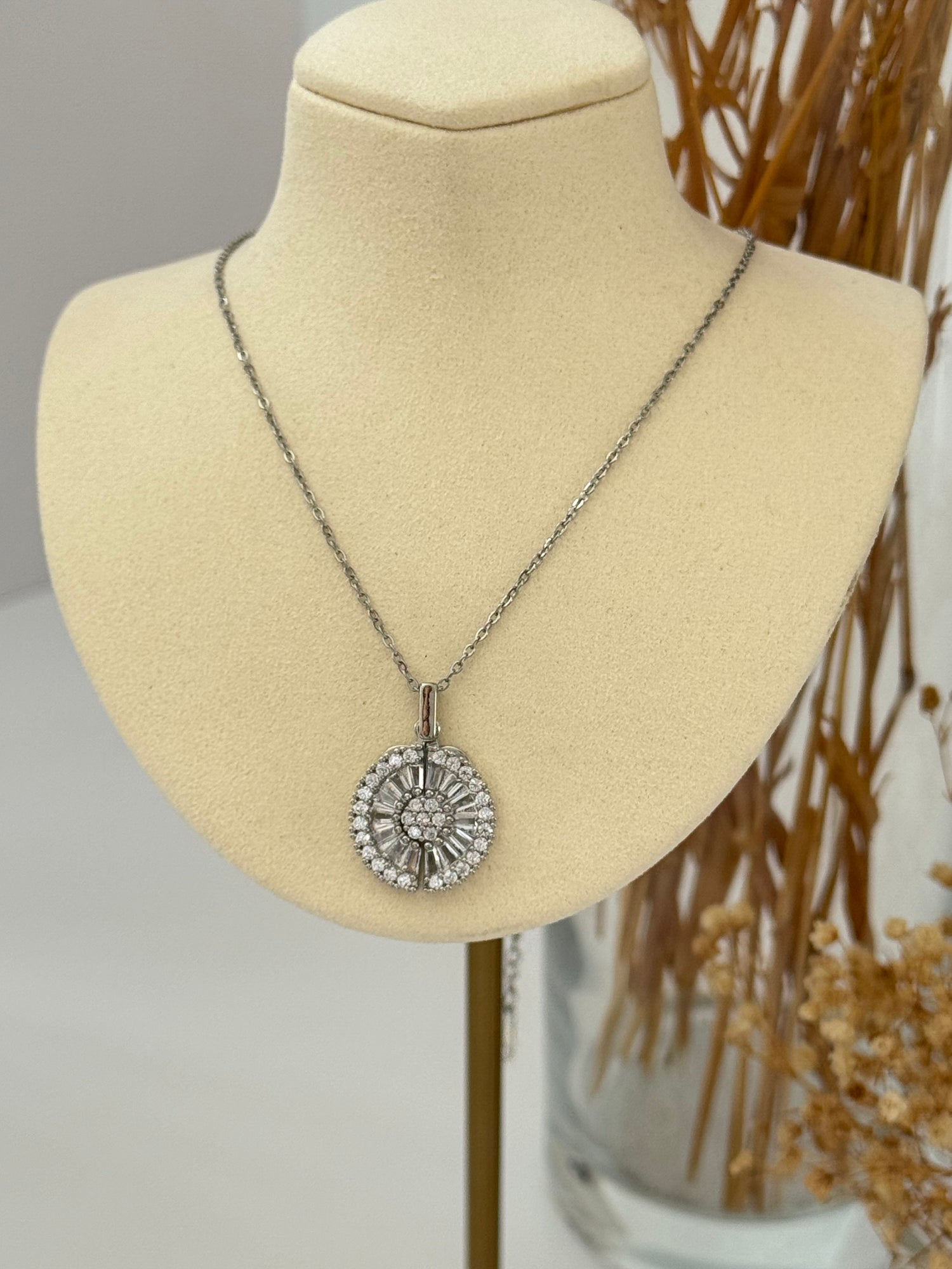 TAŞLI AÇILABİLİR KALP DETAYLI SİLVER ÇELİK KOLYE