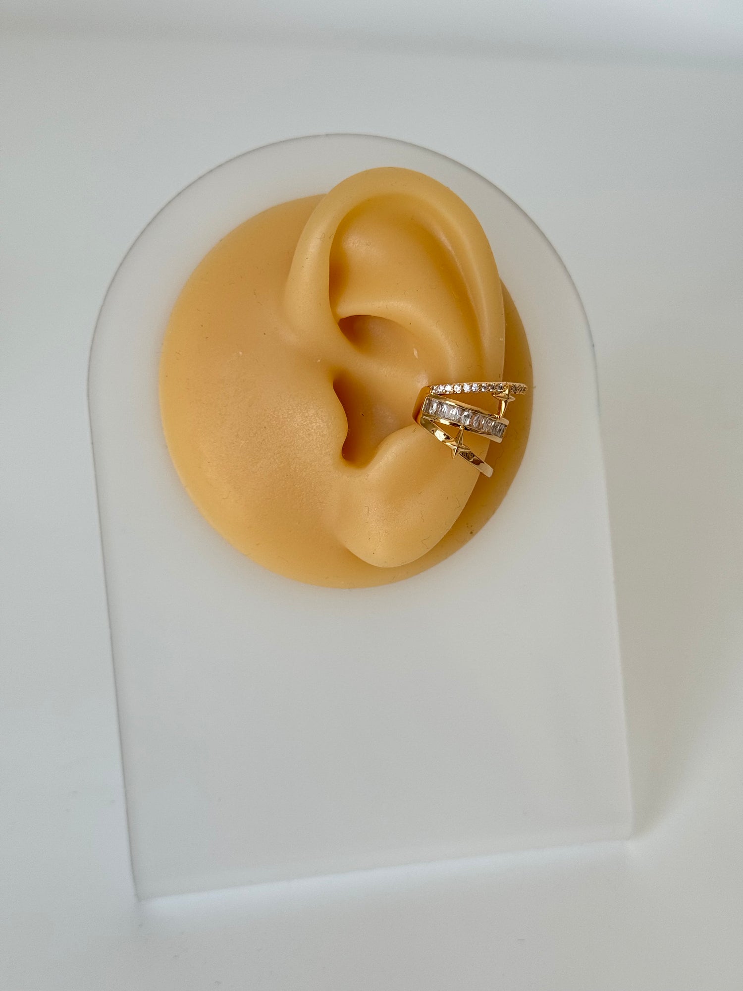 İTHAL TAŞLI KUZEY YILDIZI DETAYLI GOLD KIKIRDAK KÜPE EARCUFF