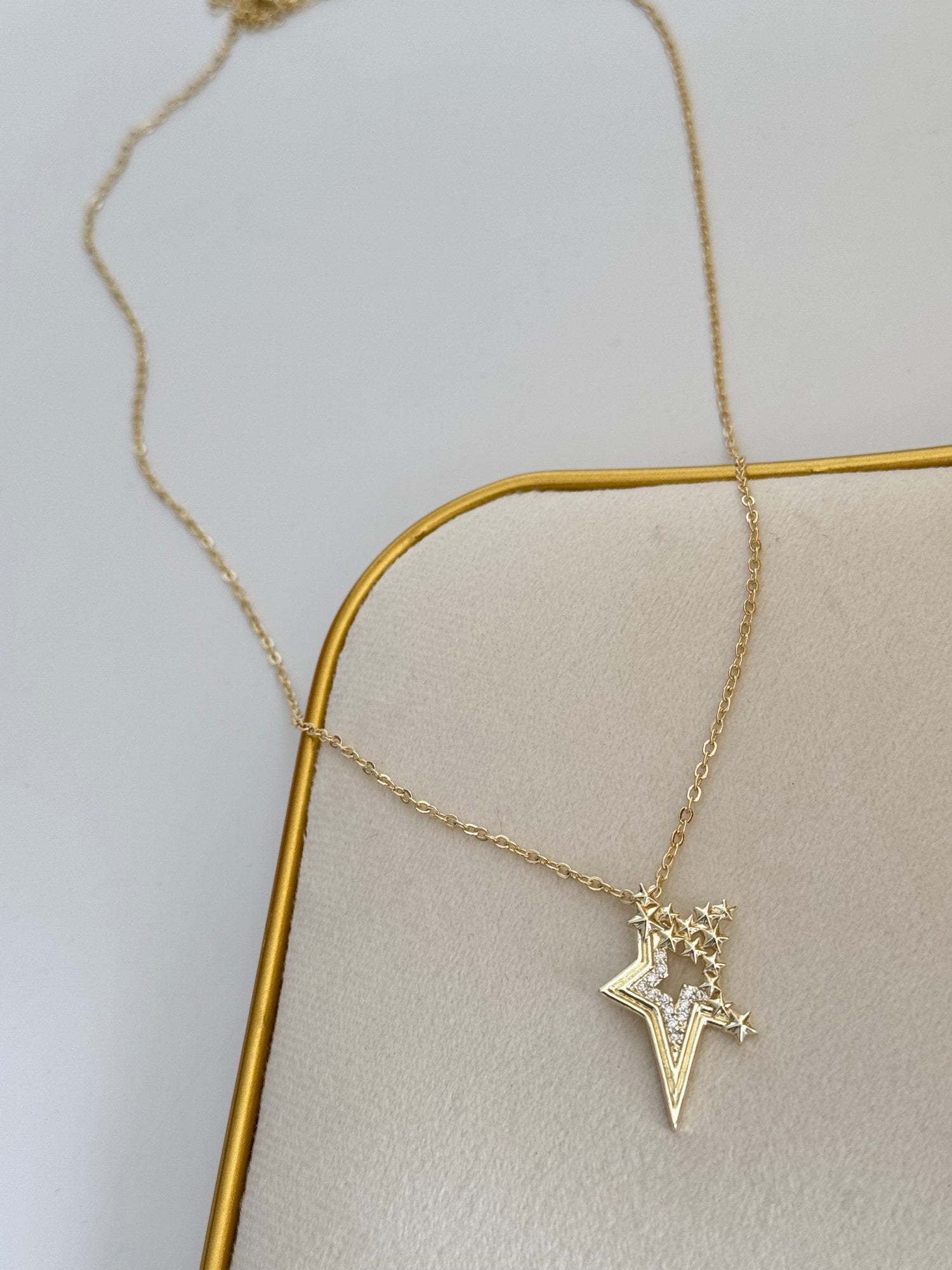 İTHAL YILDIZ DETAYLI GOLD KOLYE