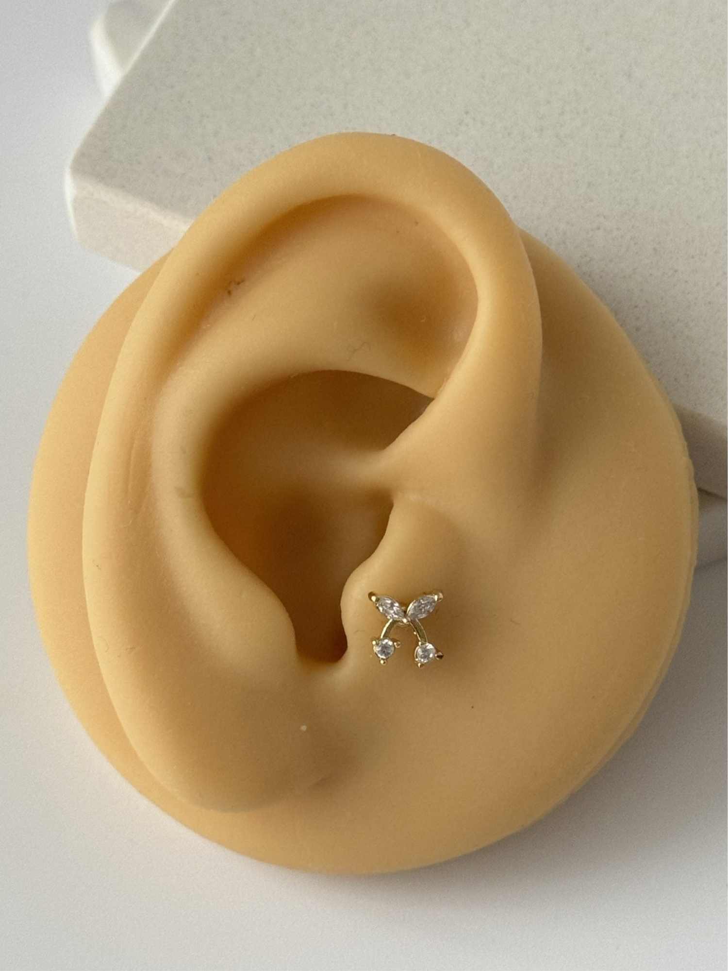 KURDELE TRAGUS PİERCİNG