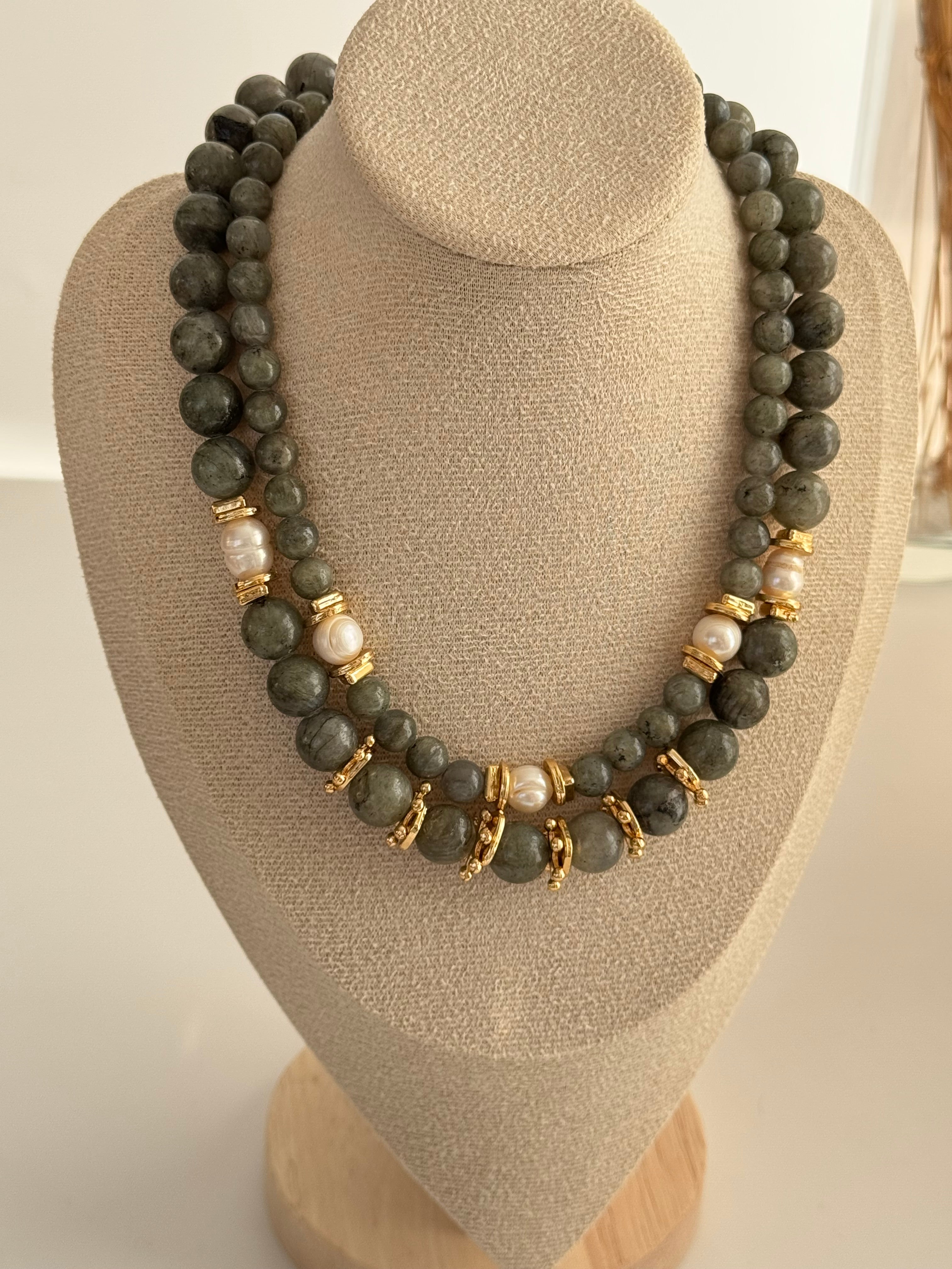 NEJVA GRİ DOĞAL TAŞLI ALTIN KAPLAMA DETAYLI KOLYE