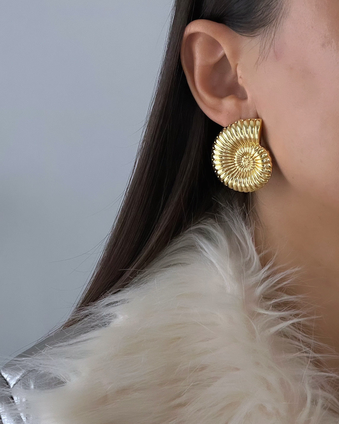 DENİZ KABUĞU MODEL ALTIN KAPLAMA KÜPE