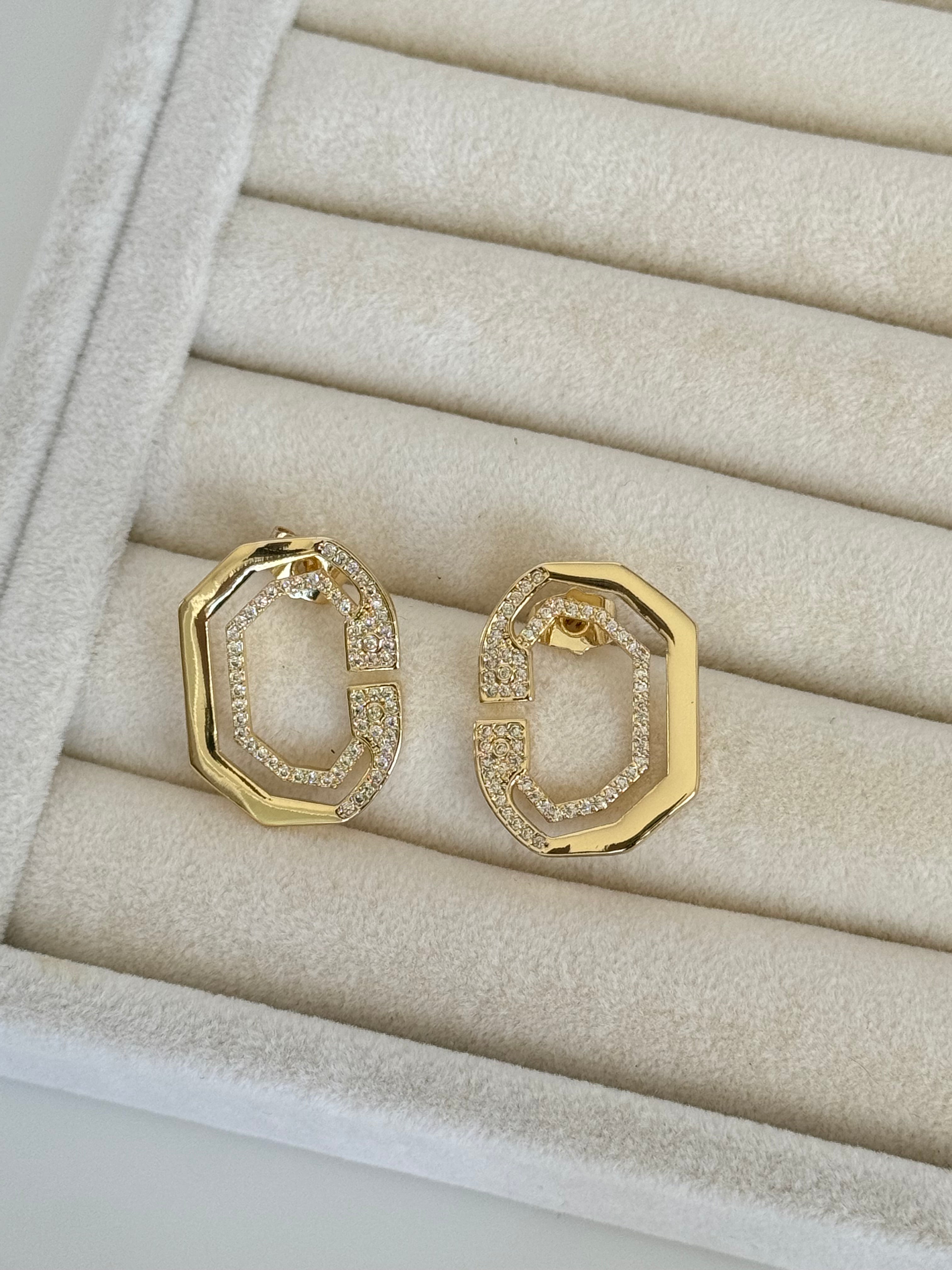 OMRA GEOMETRİK DETAYLI GOLD KÜPE