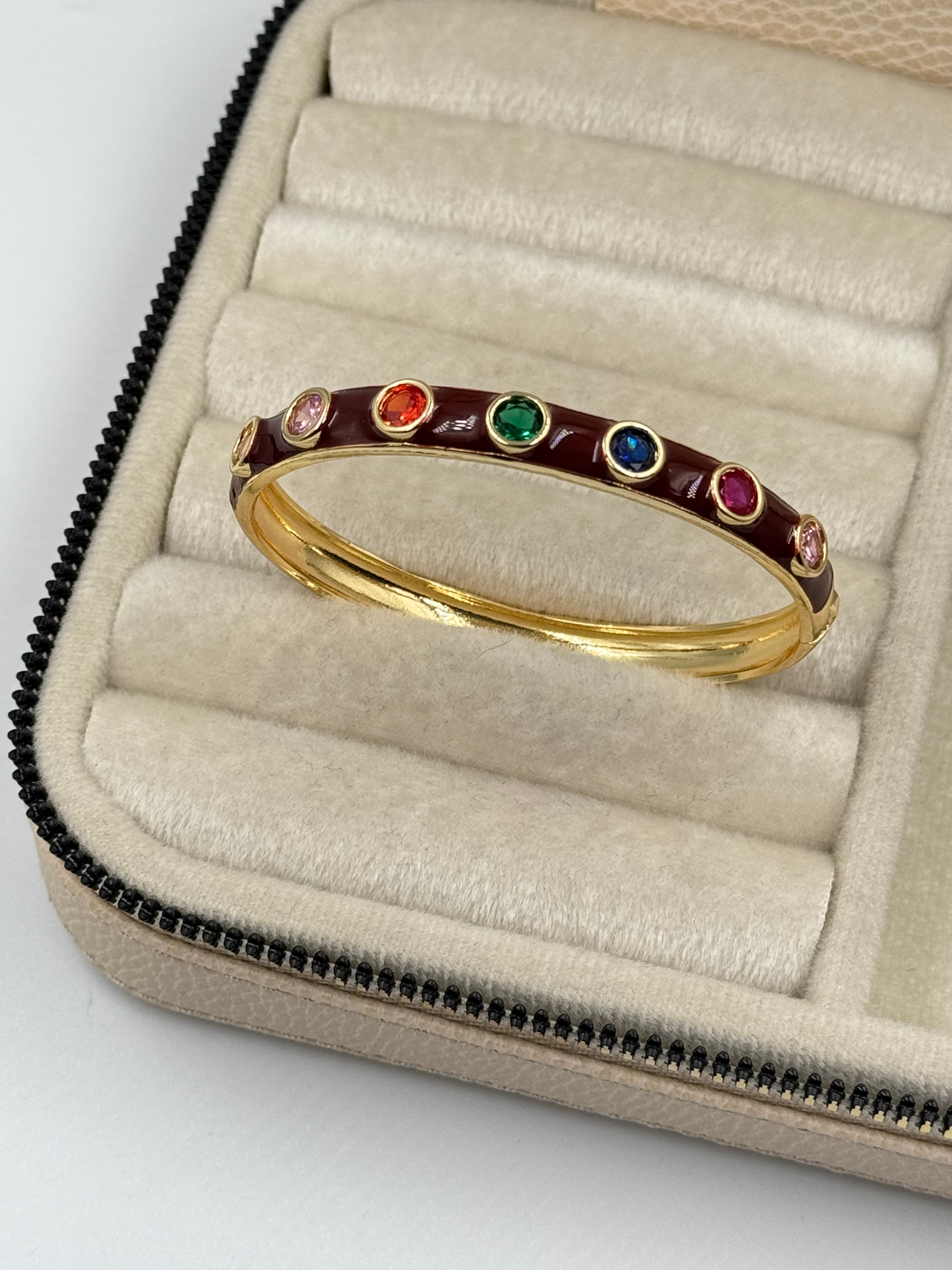 İTHAL BORDO MİNELİ RENKLİ TAŞ DETAYLI GOLD KELEPÇE BİLEZİK