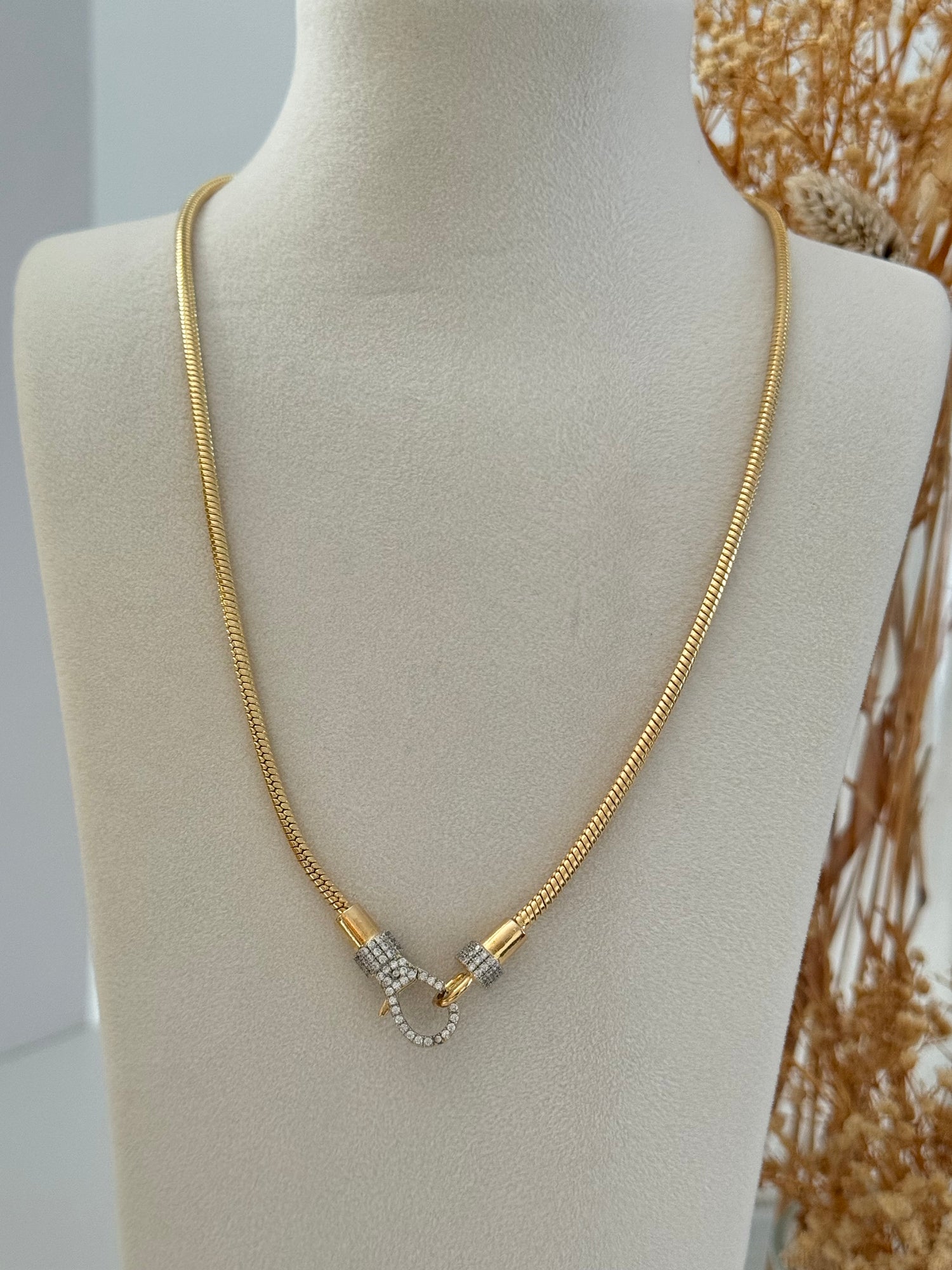 AMARA TAŞ DETAYLI GOLD KOLYE