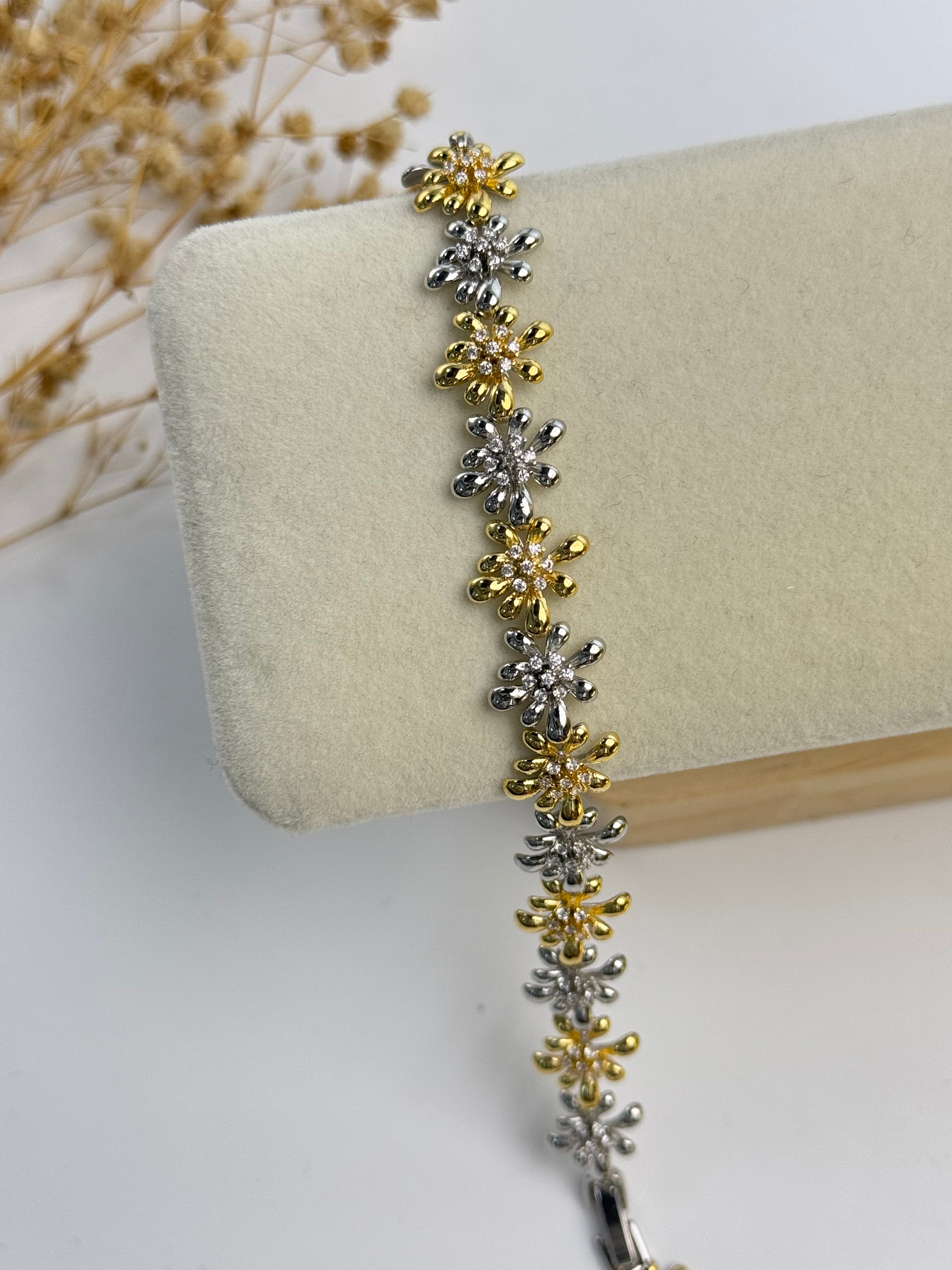 İTHAL ÇİÇEK DETAYLI ÇİFT RENK BİLEKLİK