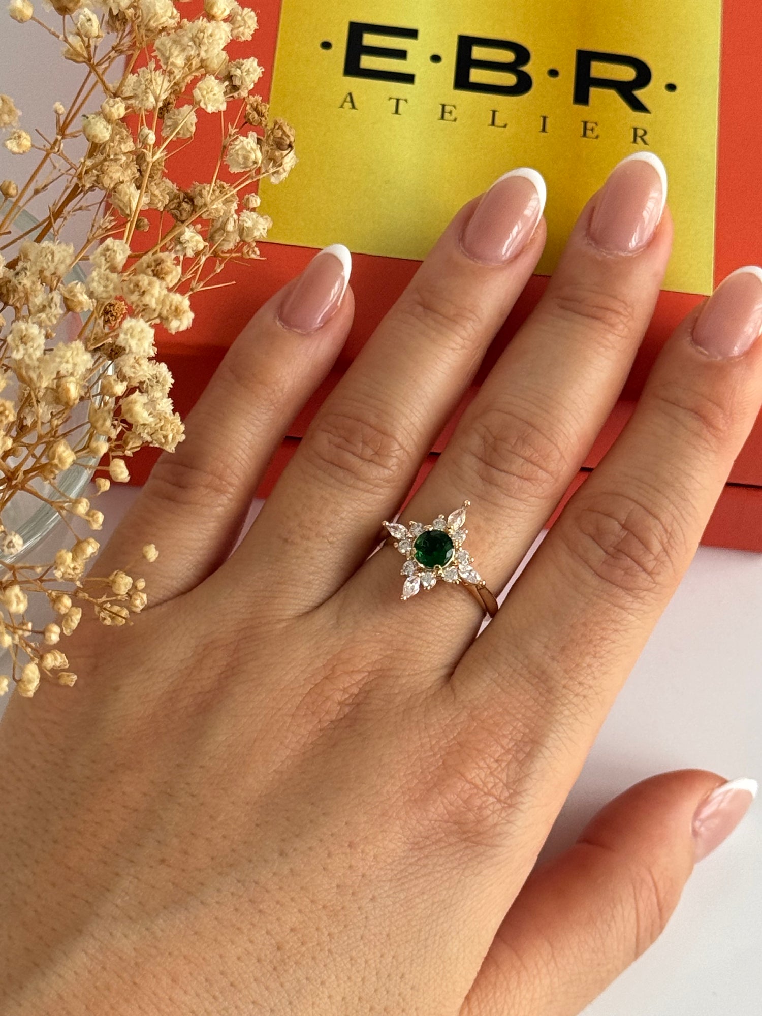 İTHAL YEŞİL TAŞLI YILDIZ DETAYLI GOLD AYARLANABİLİR YÜZÜK