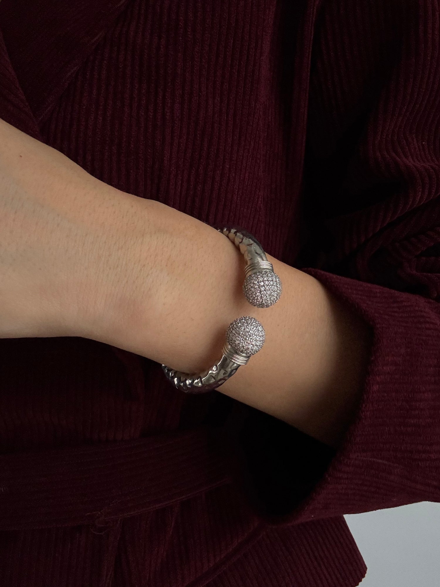 FİRAZ ALTIN KAPLAMA TAŞLI AYARLANABİLİR SİLVER KELEPÇE BİLEKLİK