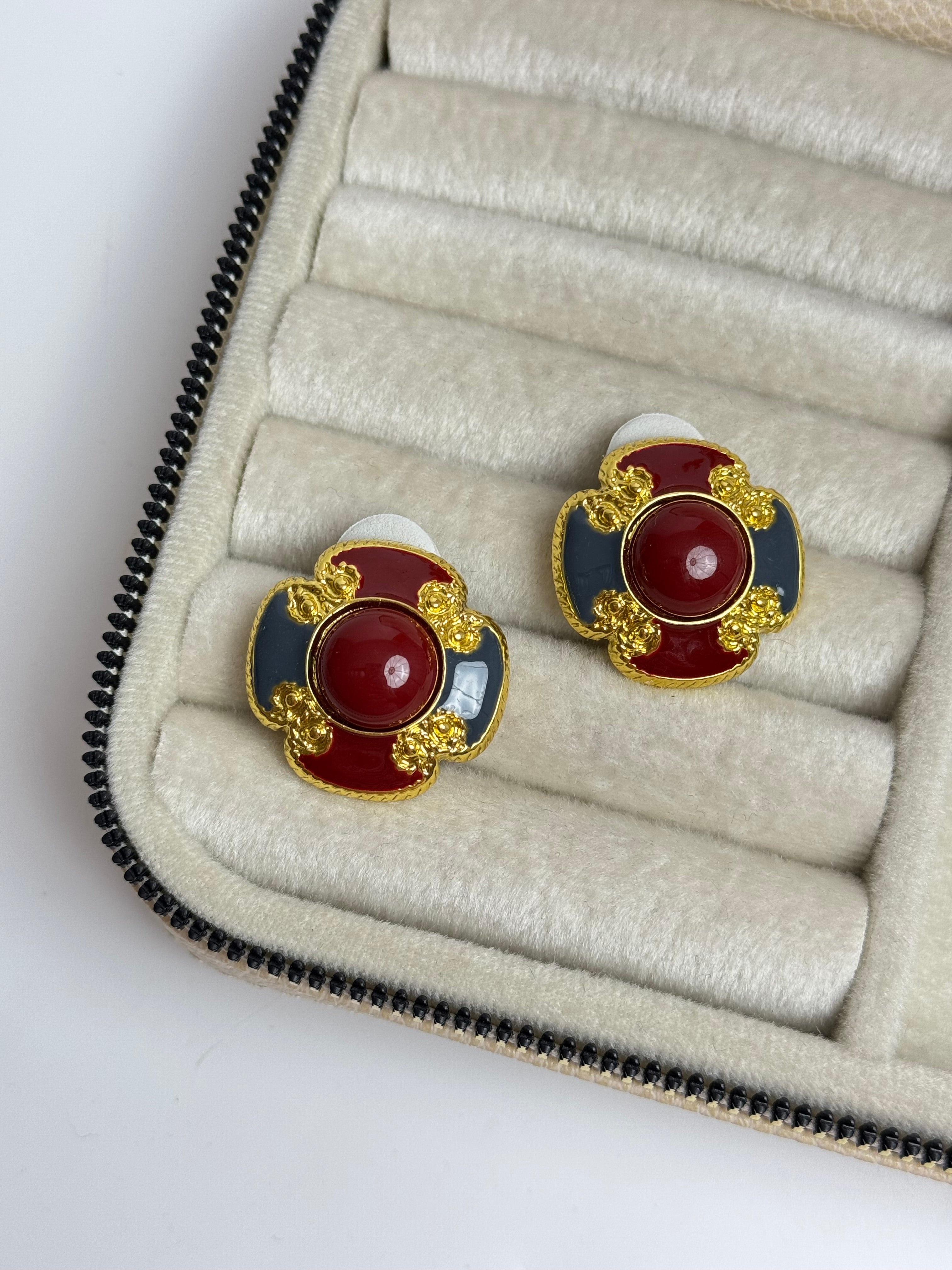 İTHAL VİNTAGE MARKA MODEL KÜPE