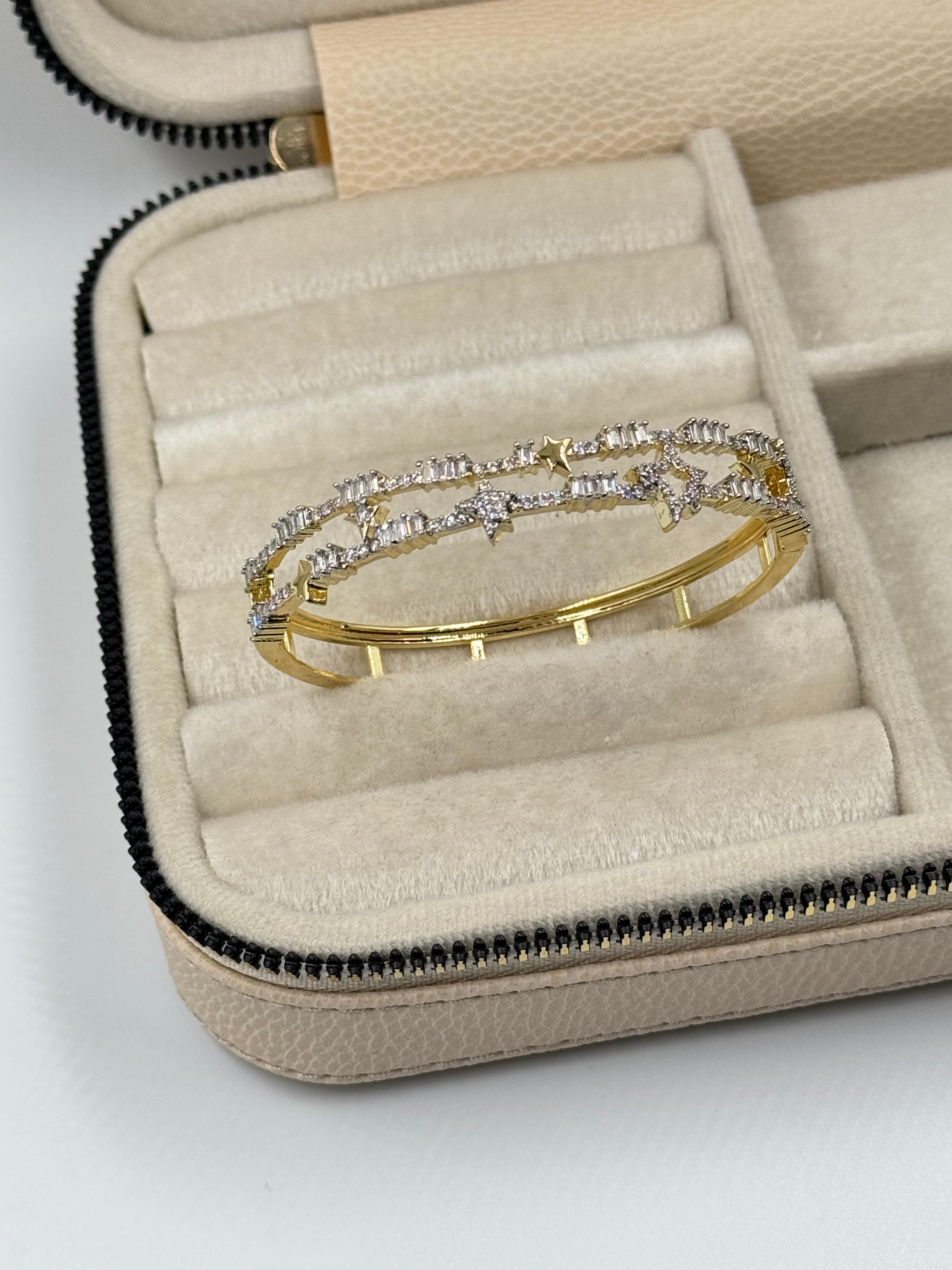 İTHAL ÇİFT SIRA YILDIZ DETAYLI GOLD KELEPÇE BİLEZİK