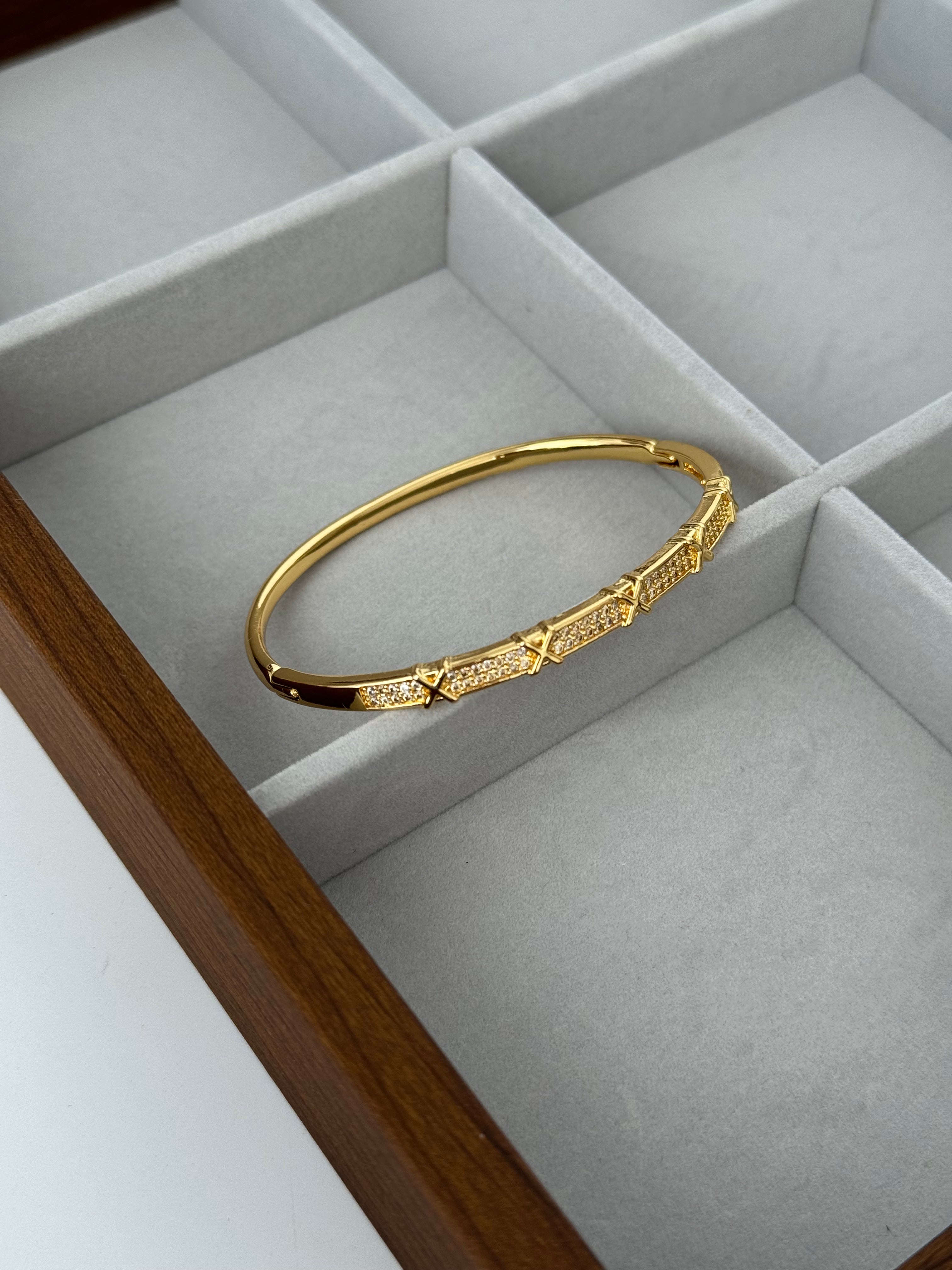 İTHAL MARKA MODEL GOLD KELEPÇE BİLEZİK