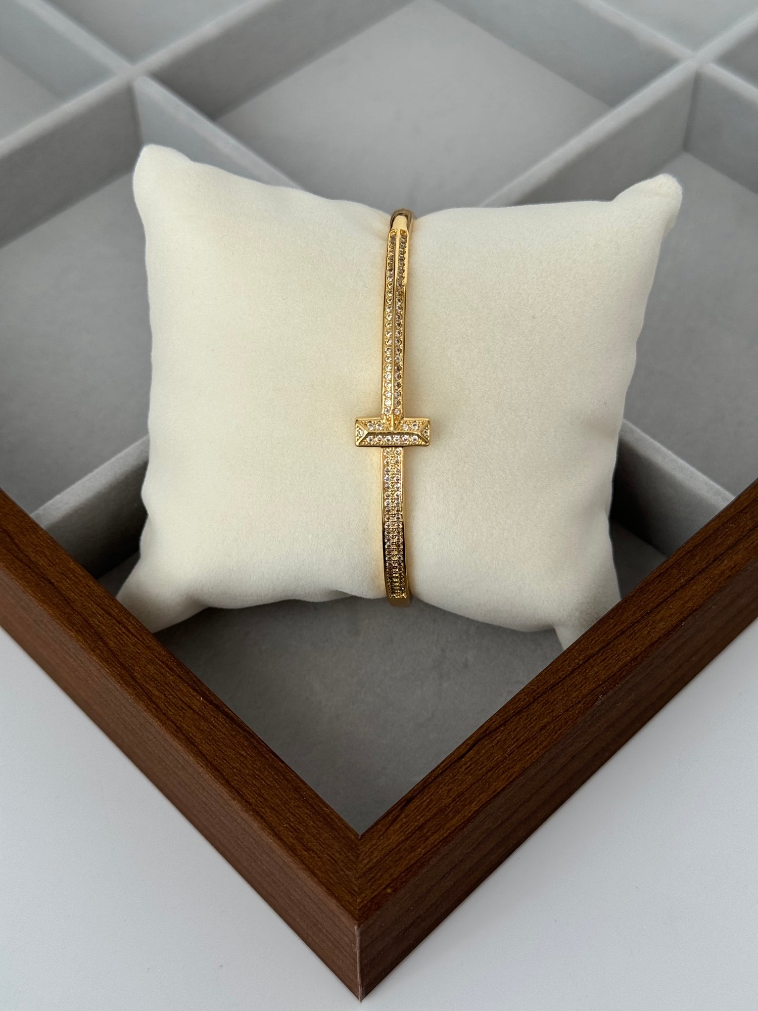 İTHAL MARKA MODEL GOLD KELEPÇE BİLEZİK