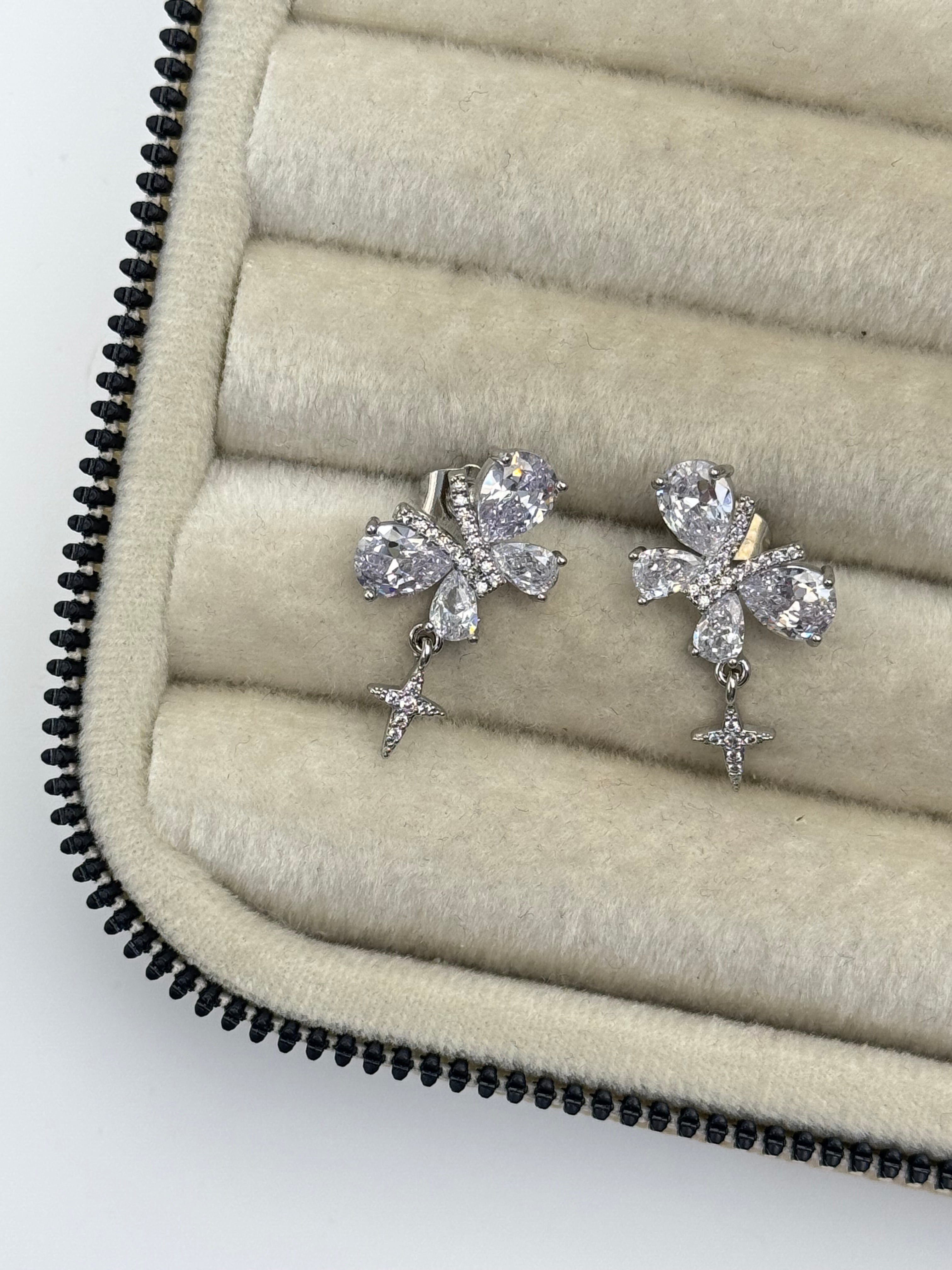 BEYAZ TAŞLI SİLVER KELEBEK KÜPE