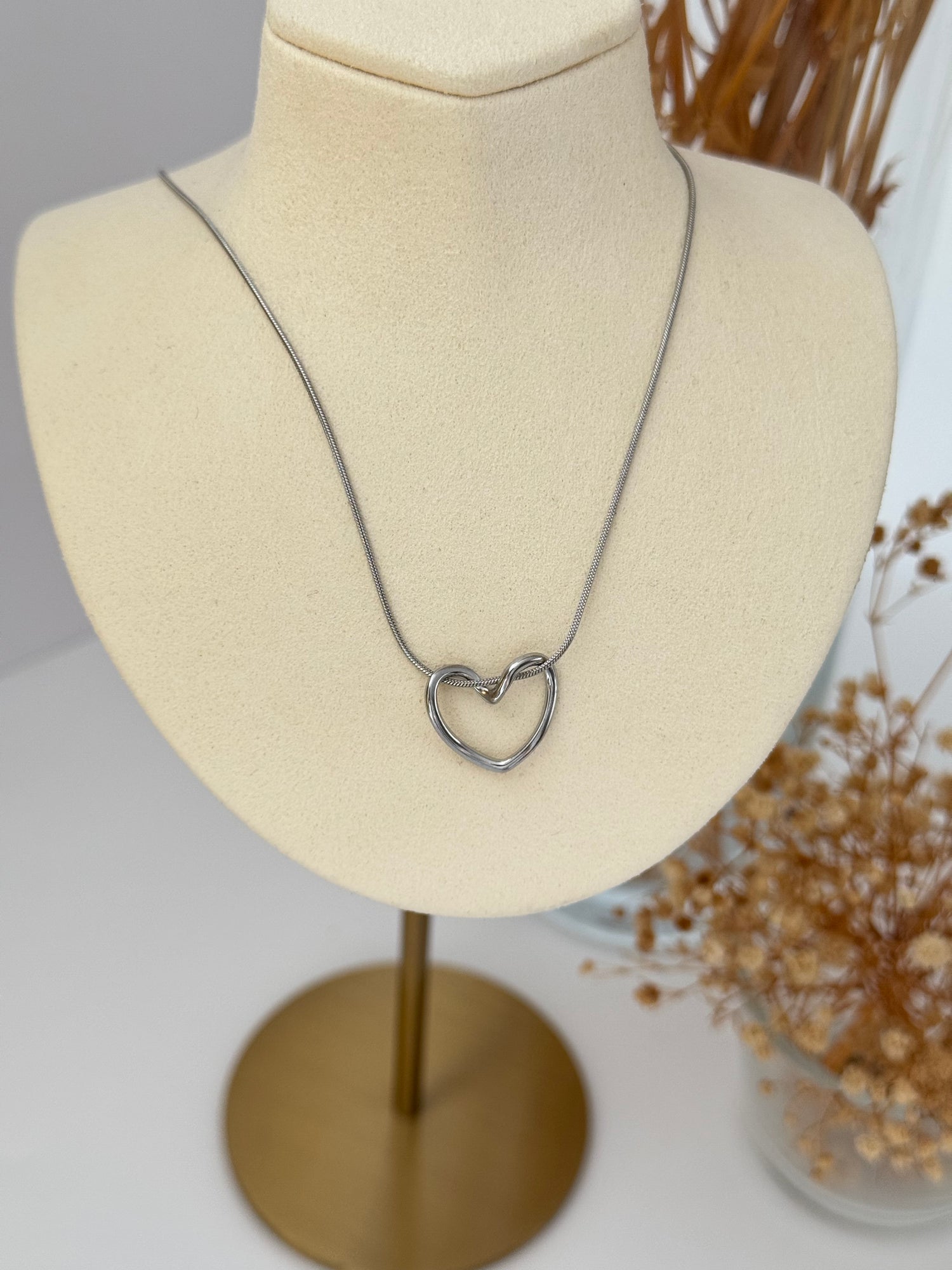 KALP DETAYLI SİLVER ÇELİK KOLYE