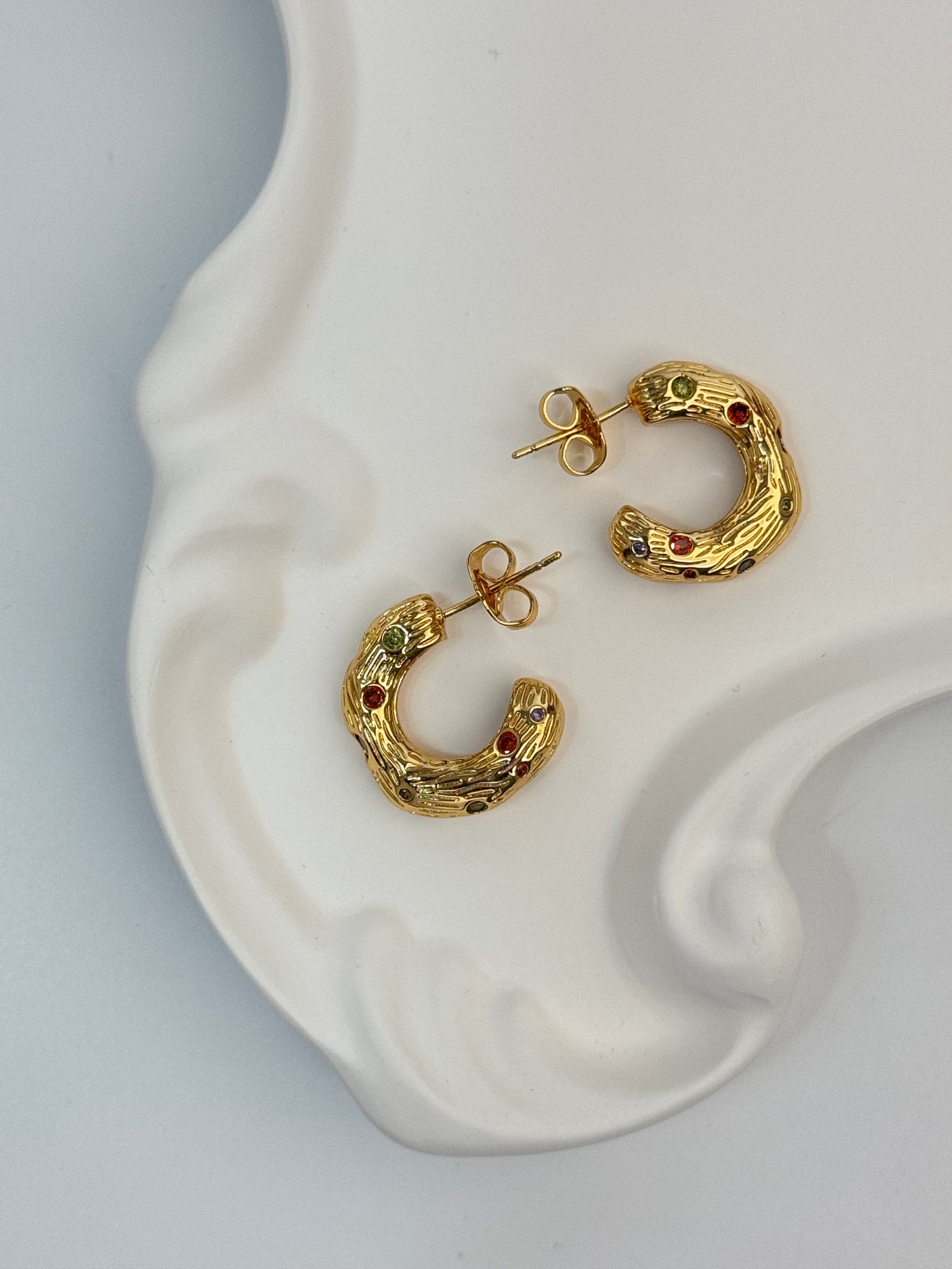 RENKLİ TAŞLI GOLD HALKA KÜPE