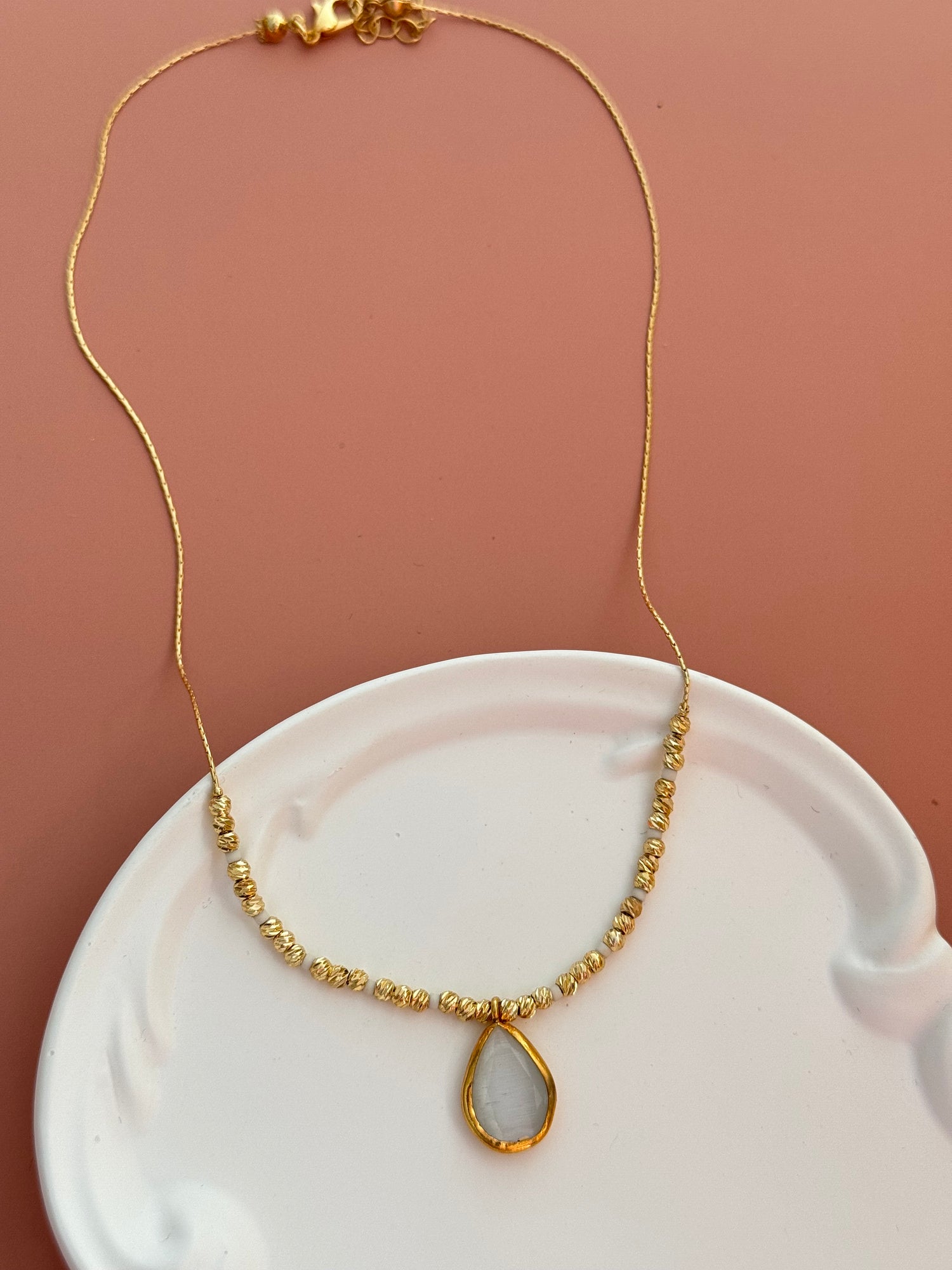 ARYAN BEYAZ KRİSTAL TAŞLI ALTIN KAPLAMA DORİKA KOLYE