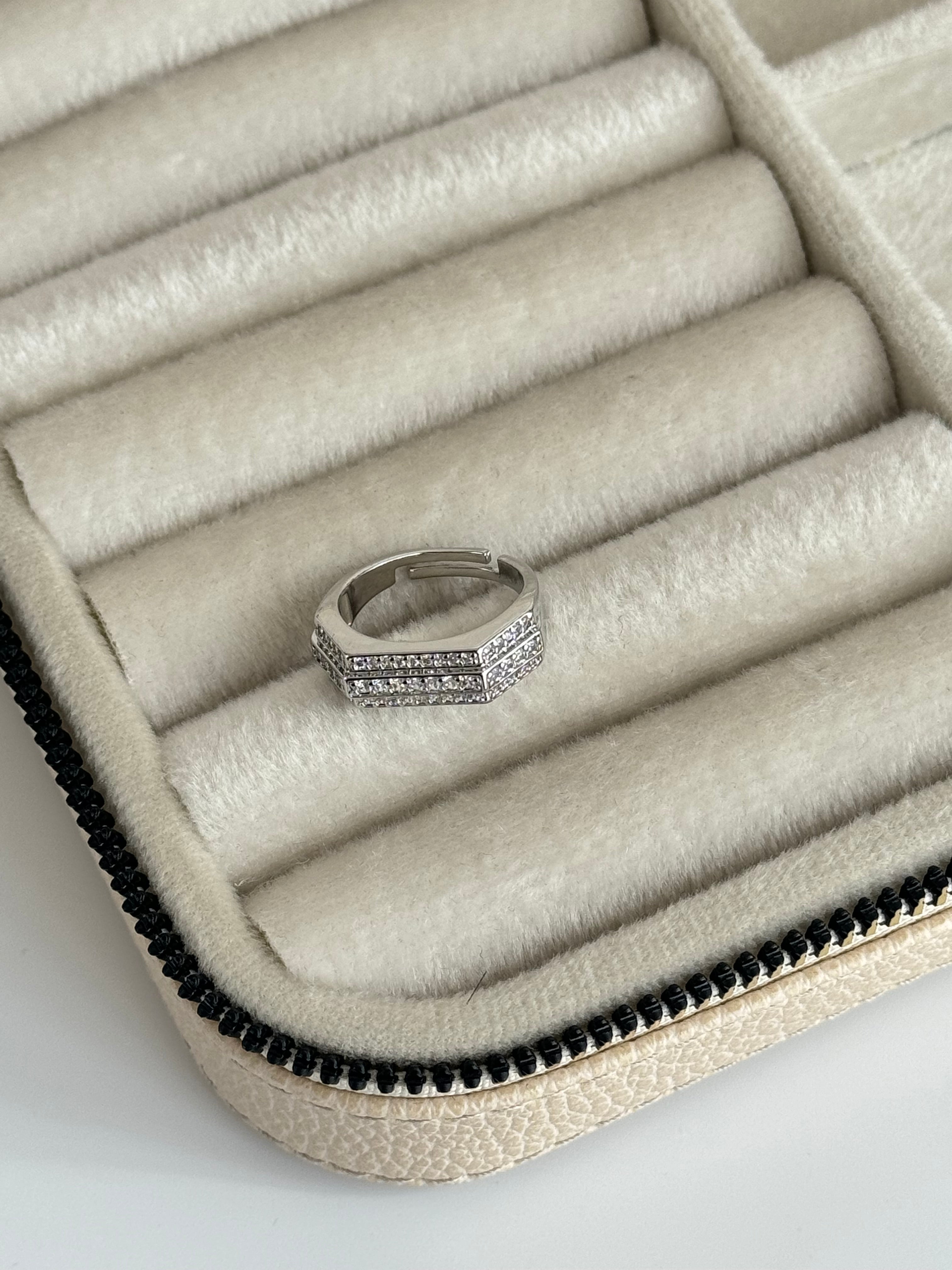 İTHAT TAŞ DETAYLI AYARLANABİLİR SİLVER YÜZÜK