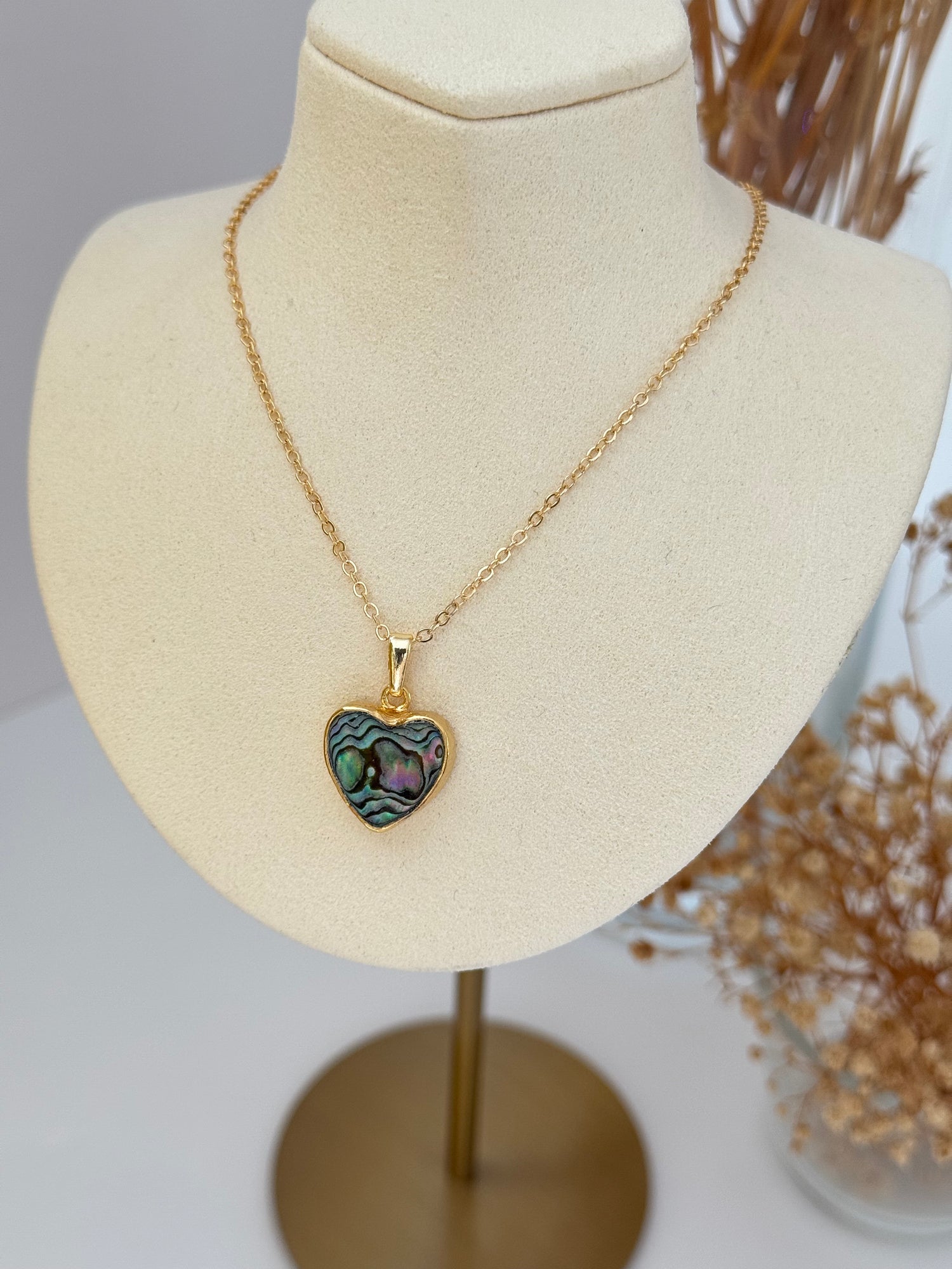 KALP DETAYLI DOĞAL TAŞLI ALTIN KAPLAMA KOLYE