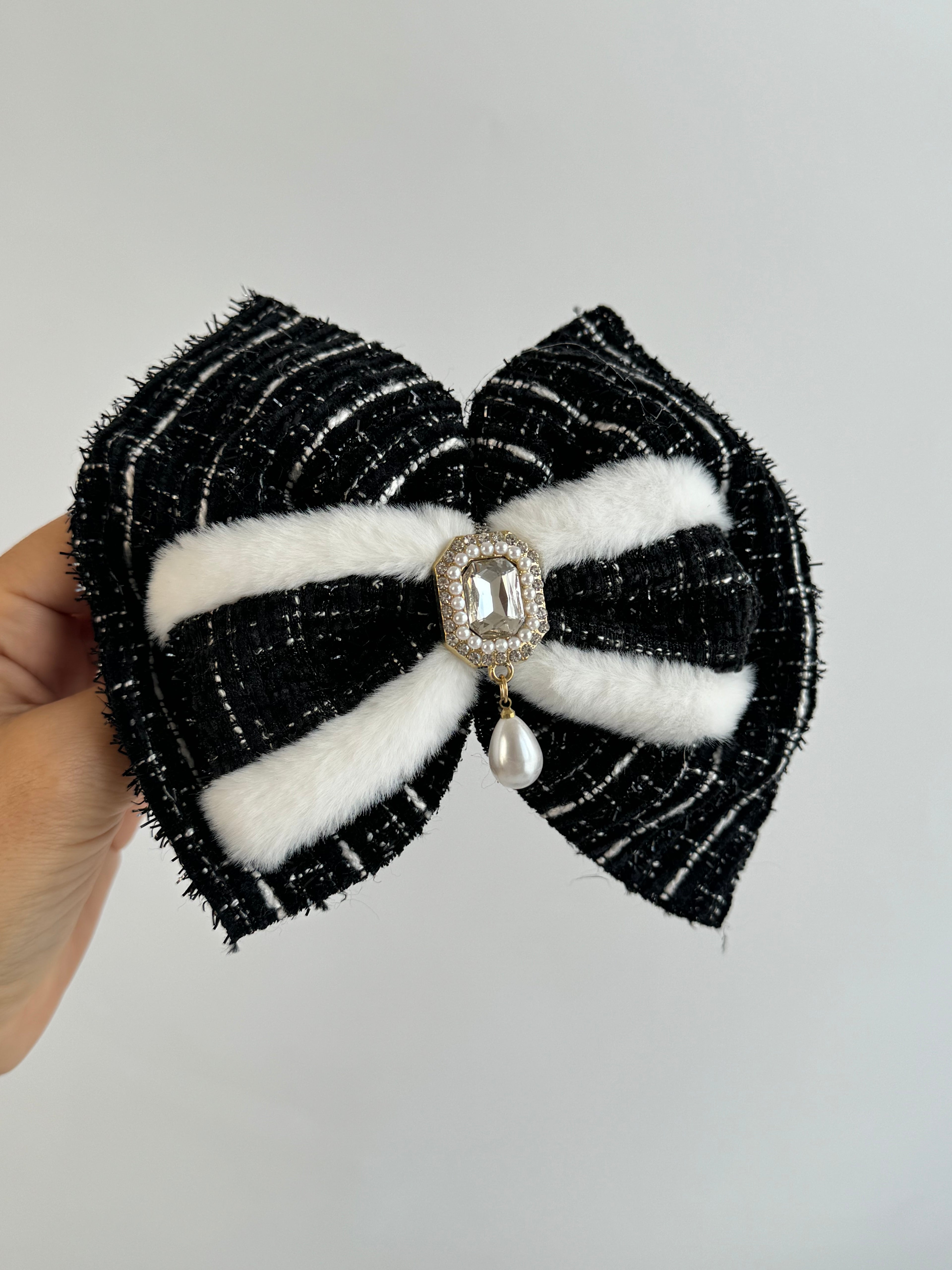 İTHAL TÜVİT KUMAŞLI SİYAH FİYONKLU TOKA