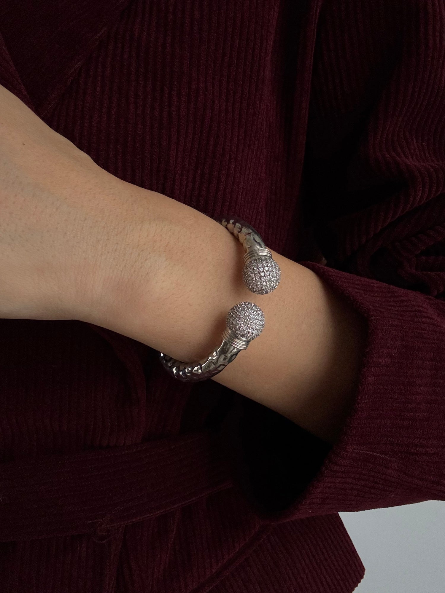 FİRAZ ALTIN KAPLAMA TAŞLI AYARLANABİLİR SİLVER KELEPÇE BİLEKLİK