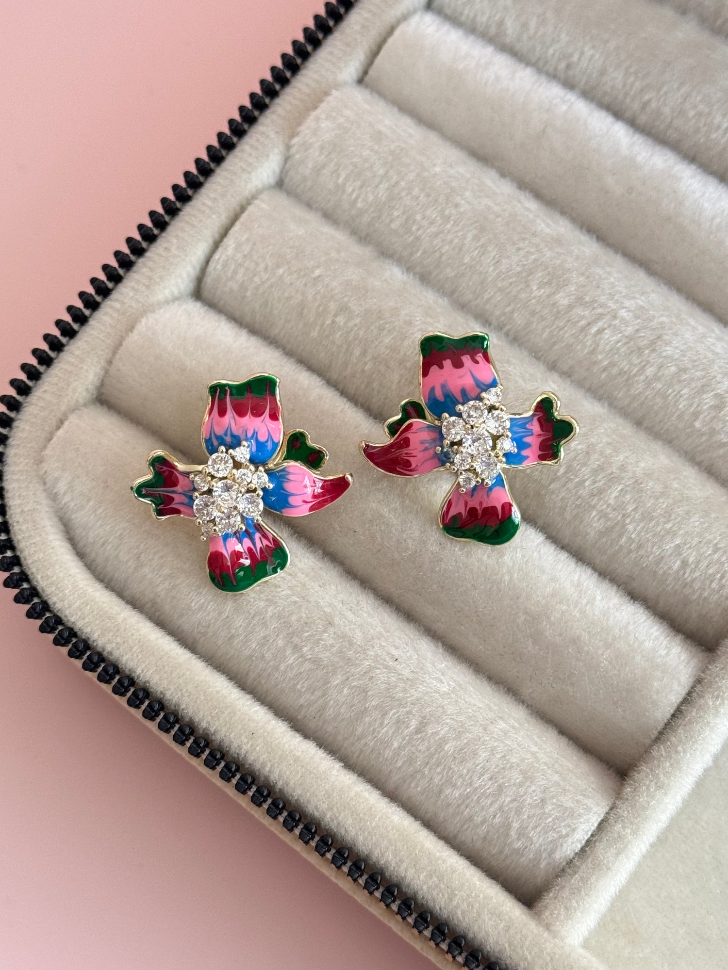 İTHAL EBRULİ RENKLİ ÇİÇEK KÜPE