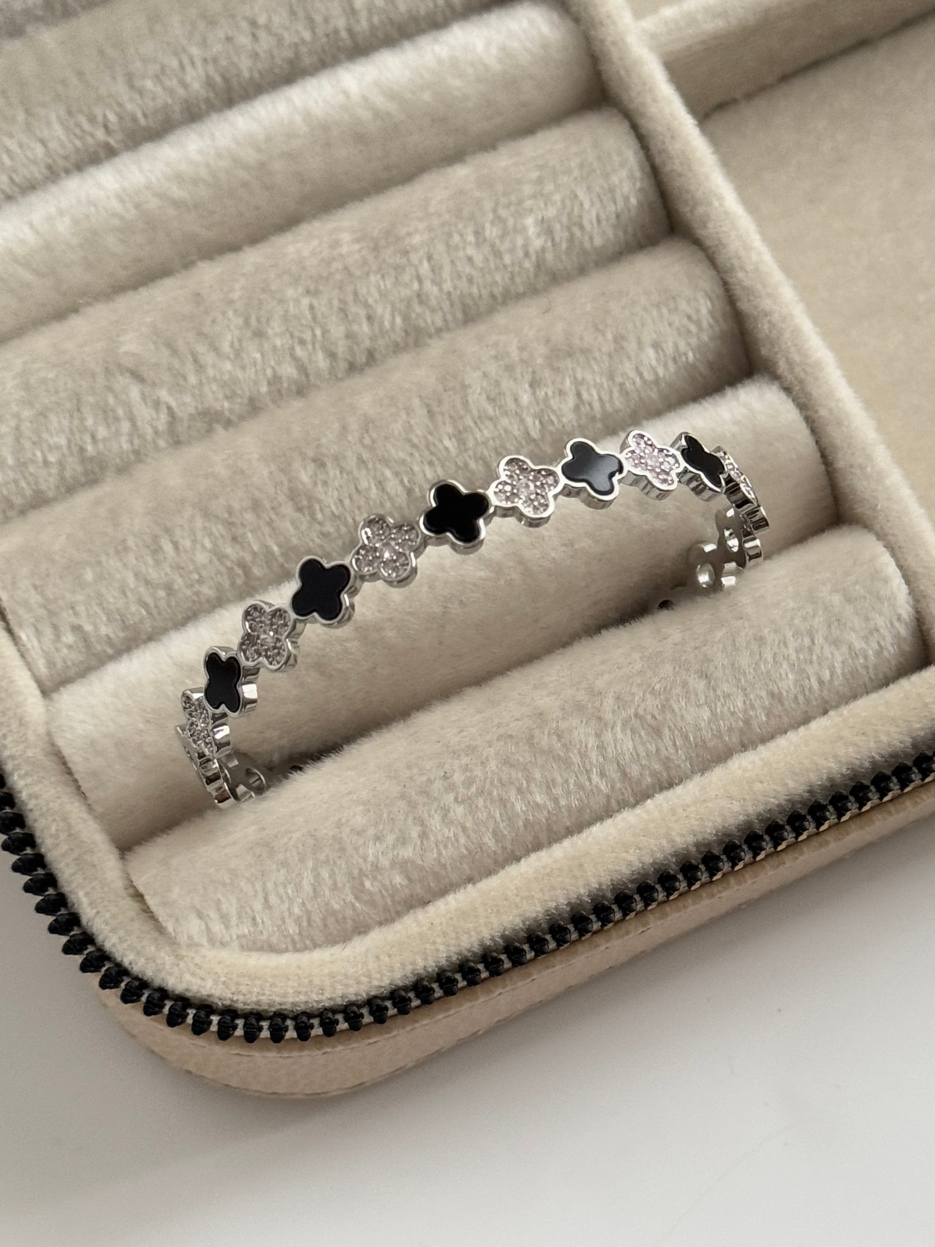 İTHAL YONCA DETAYLI SİLVER AYARLANABİLİR KELEPÇE BİLEZİK