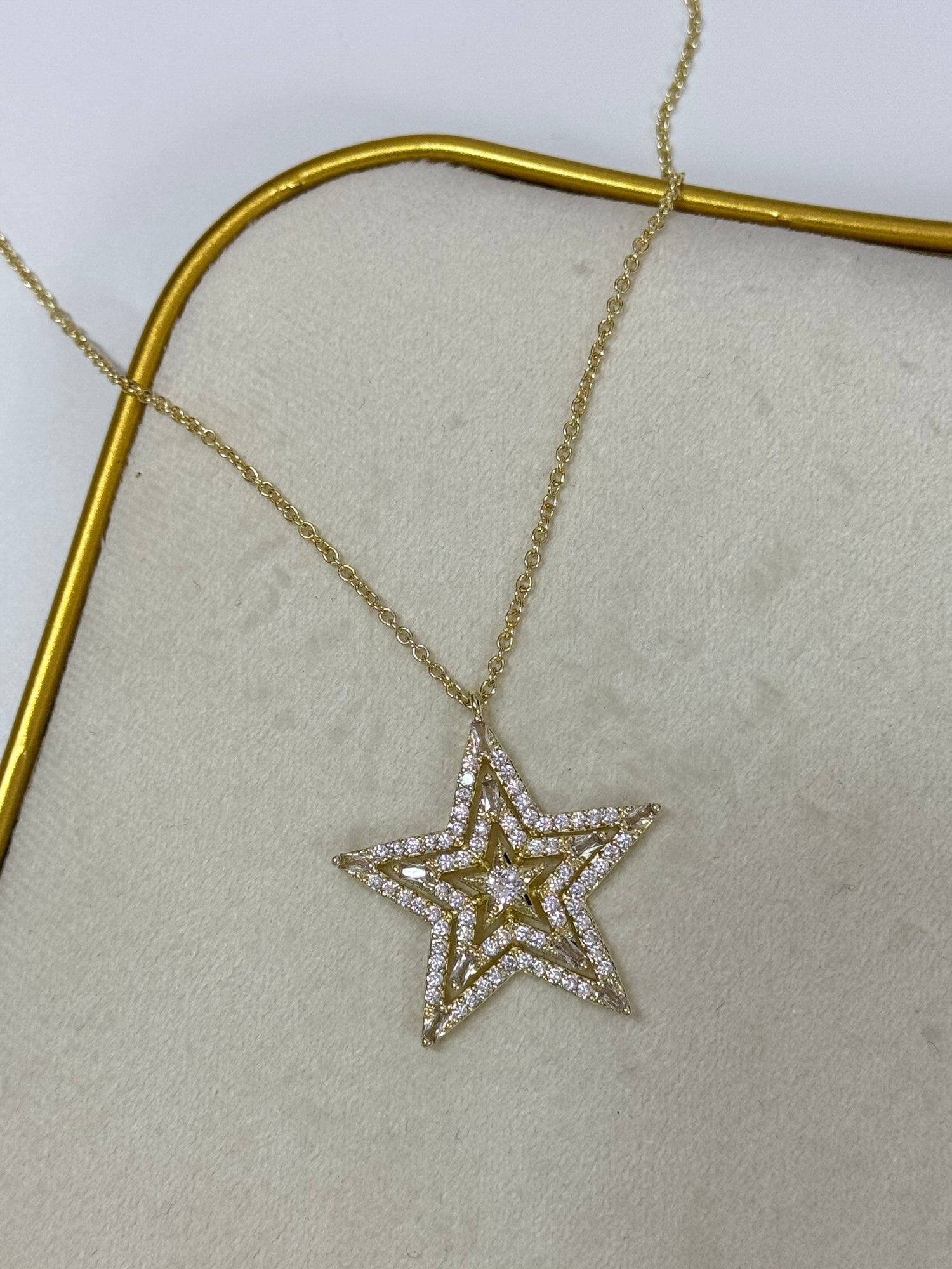 İTHAL YILDIZ DETAYLI UZUN GOLD KOLYE