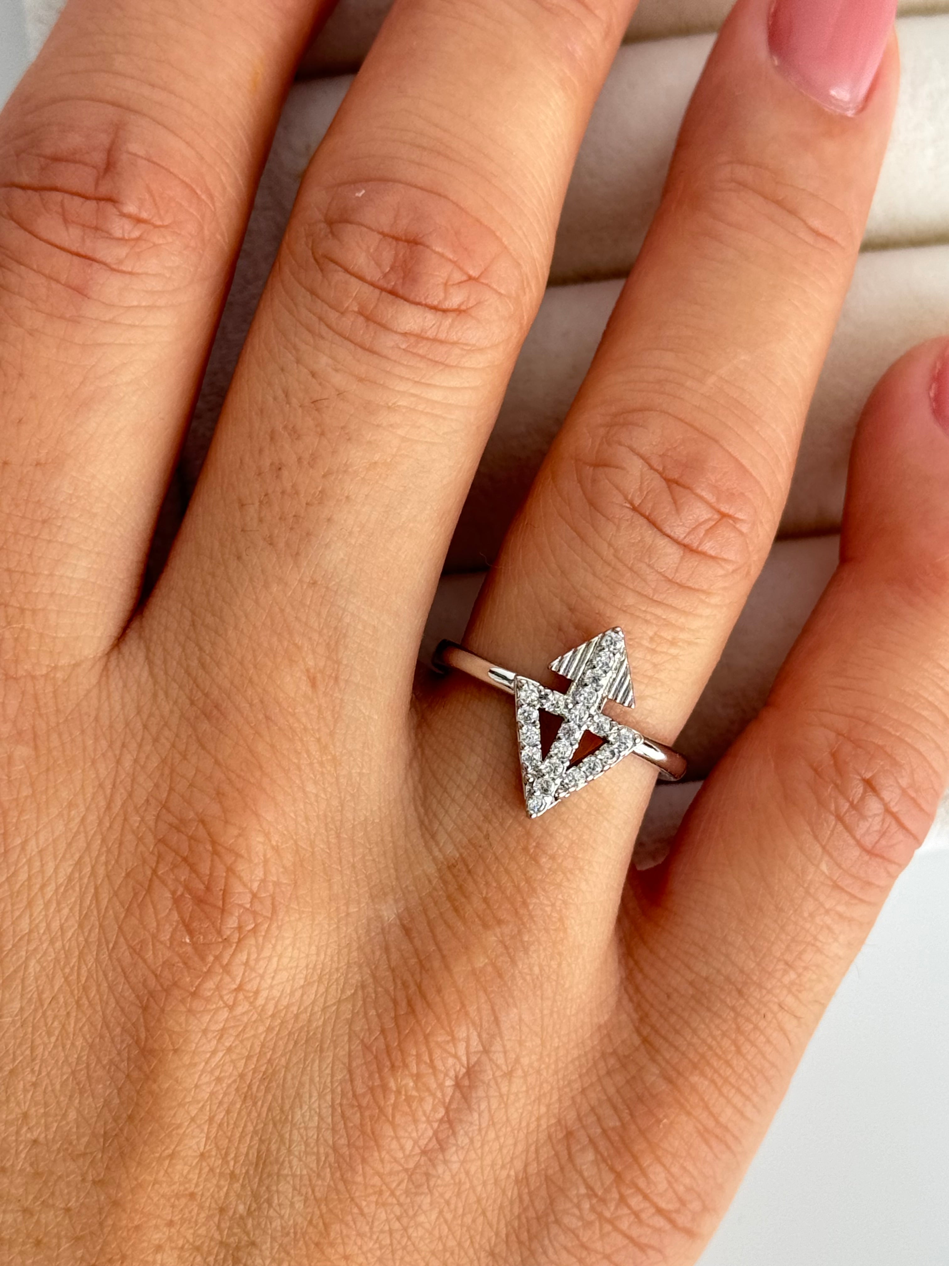 İTHAL ÜÇGEN DETAYLI AYARLANABİLİR SİLVER YÜZÜK