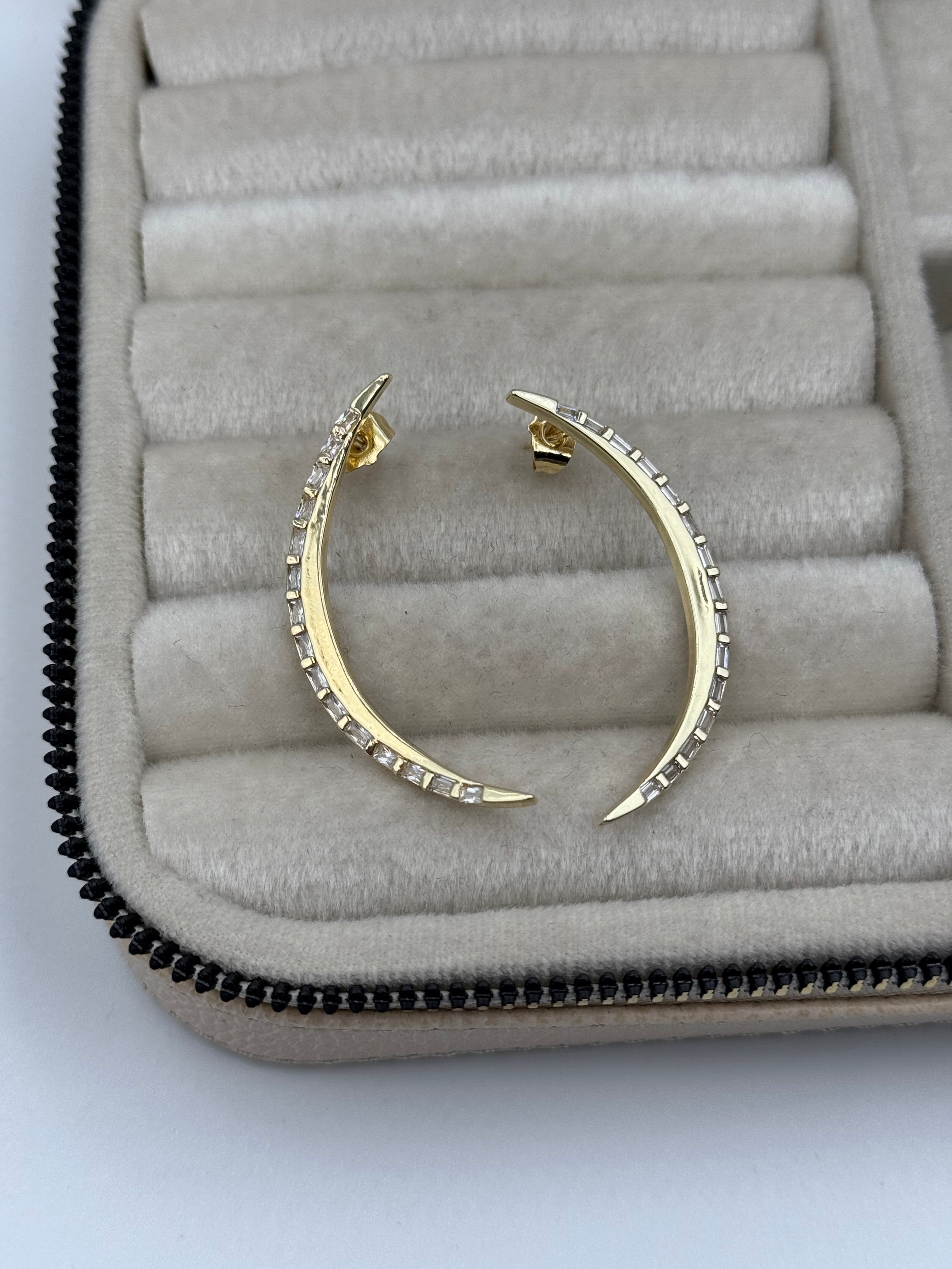 İTHAL YARIM AY DETAYLI GOLD KÜPE