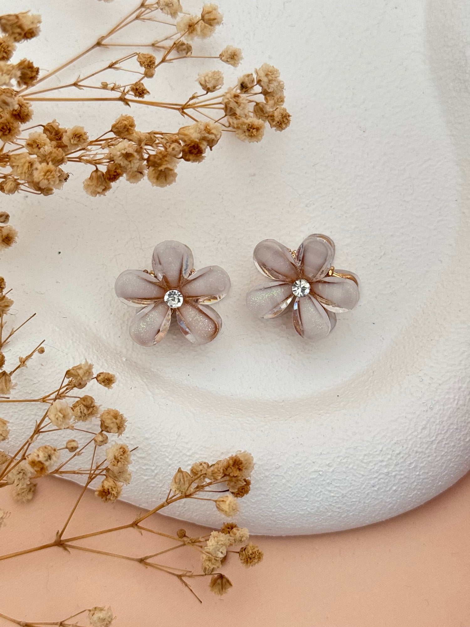 İTHAL BEYAZ ÇİÇEK METAL MİNİ MANDAL TOKA (2ADET)