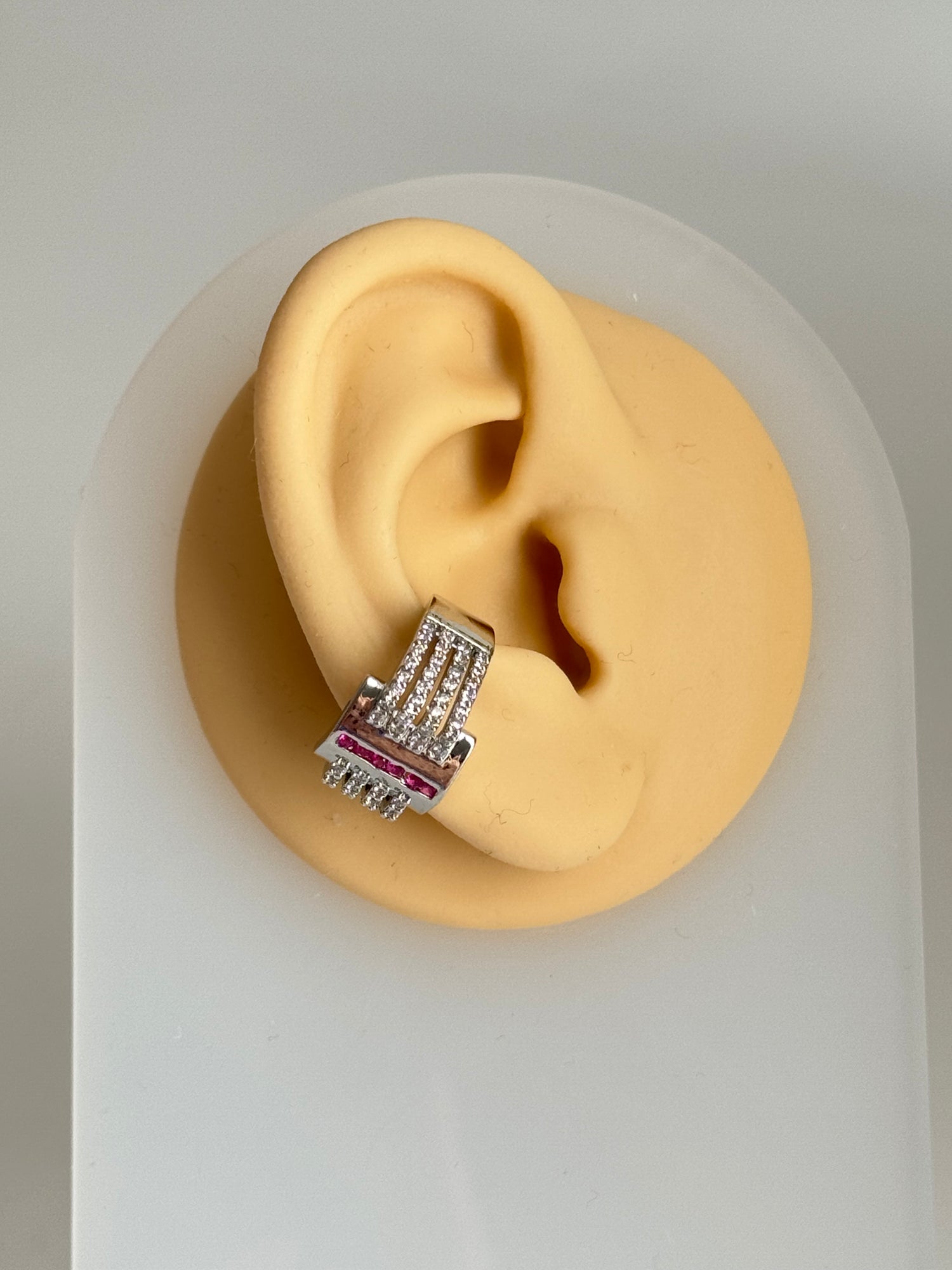 VİNA FUŞYA TAŞ DETAYLI SİLVER KIKIRDAK KÜPE EARCUFF