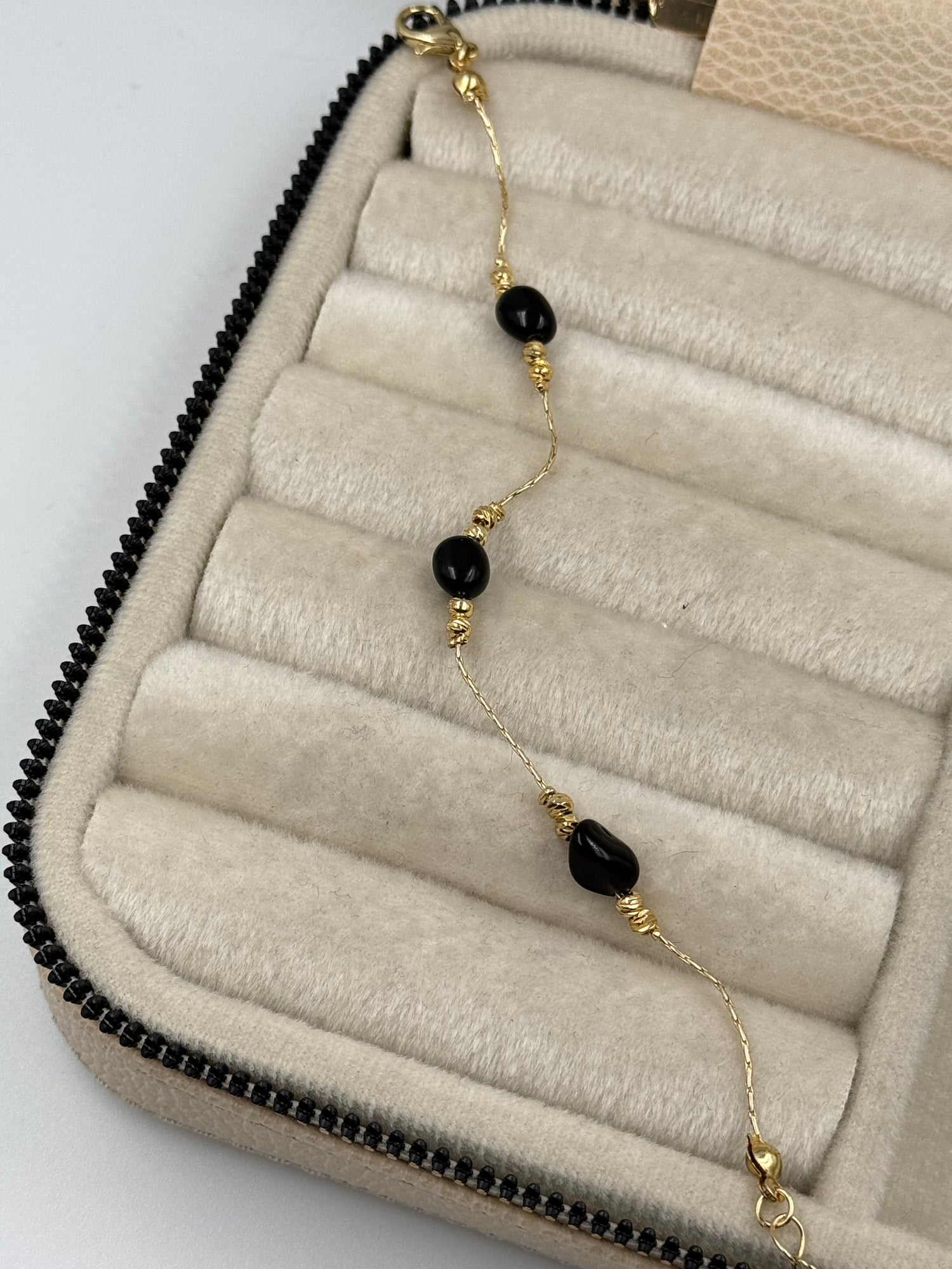 SİYARE SİYAH DOĞAL TAŞLI ALTIN KAPLAMA BİLEKLİK