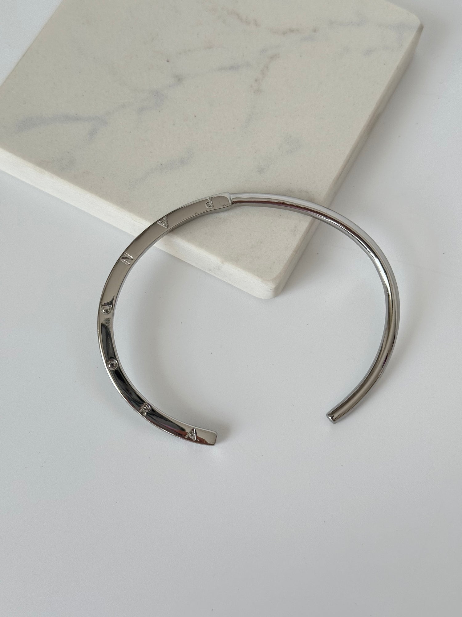 İTHAL MARKA MODEL SİLVER AYARLANABİLİR KELEPÇE BİLEZİK