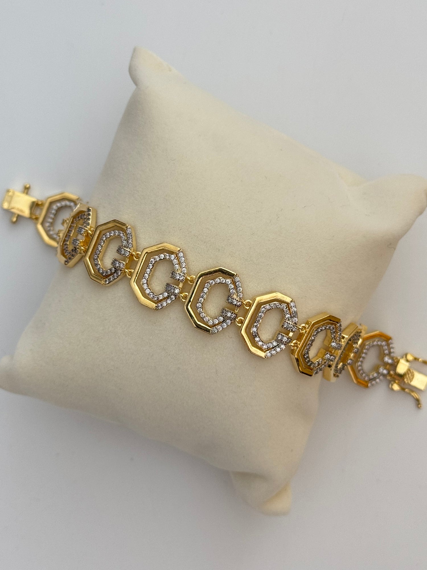 İTHAL TAŞ DETAYLI GOLD BİLEKLİK