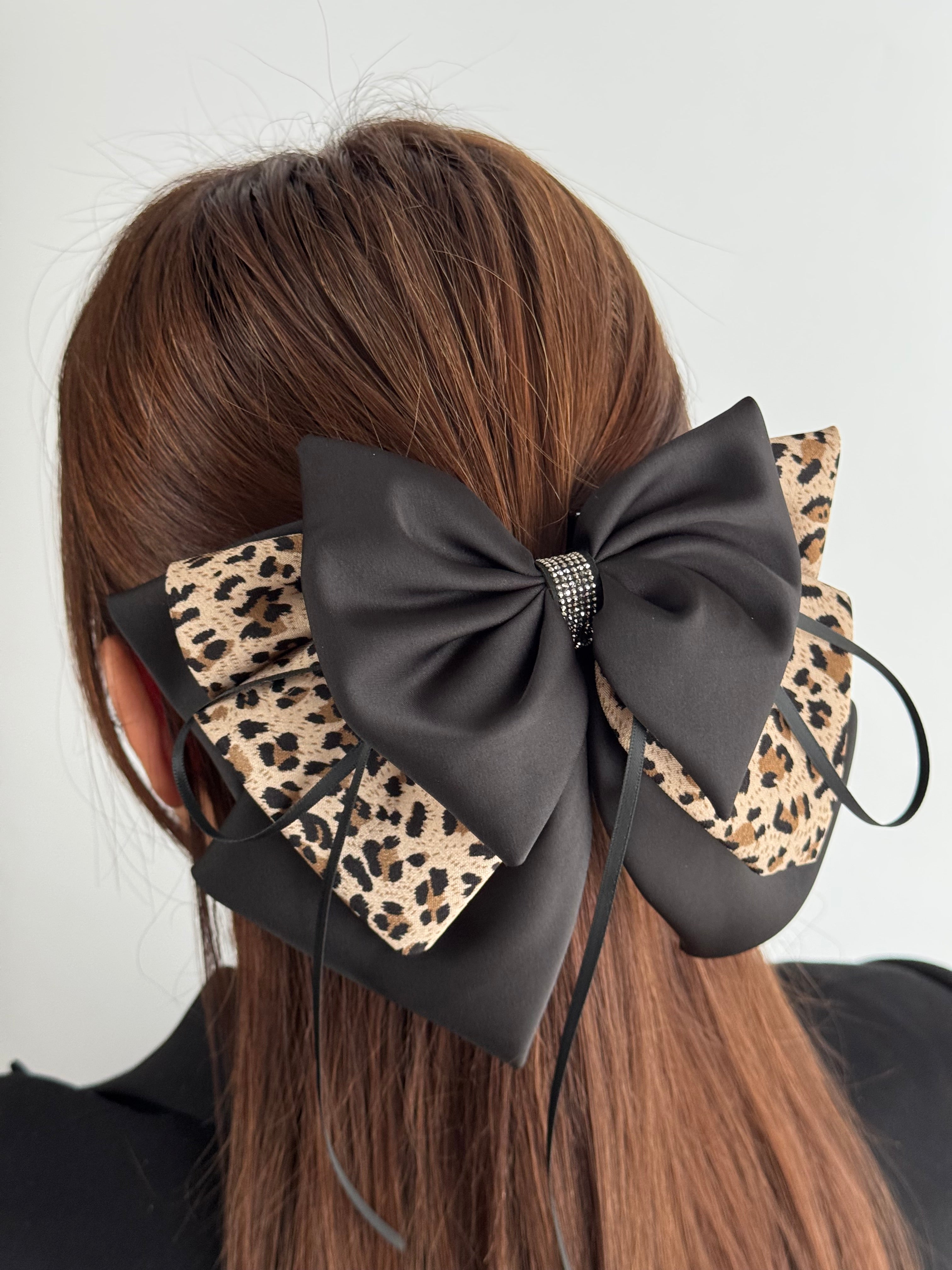 İTHAL LEOPARLI FİYONKLU KURDELELİ MANDAL TOKA