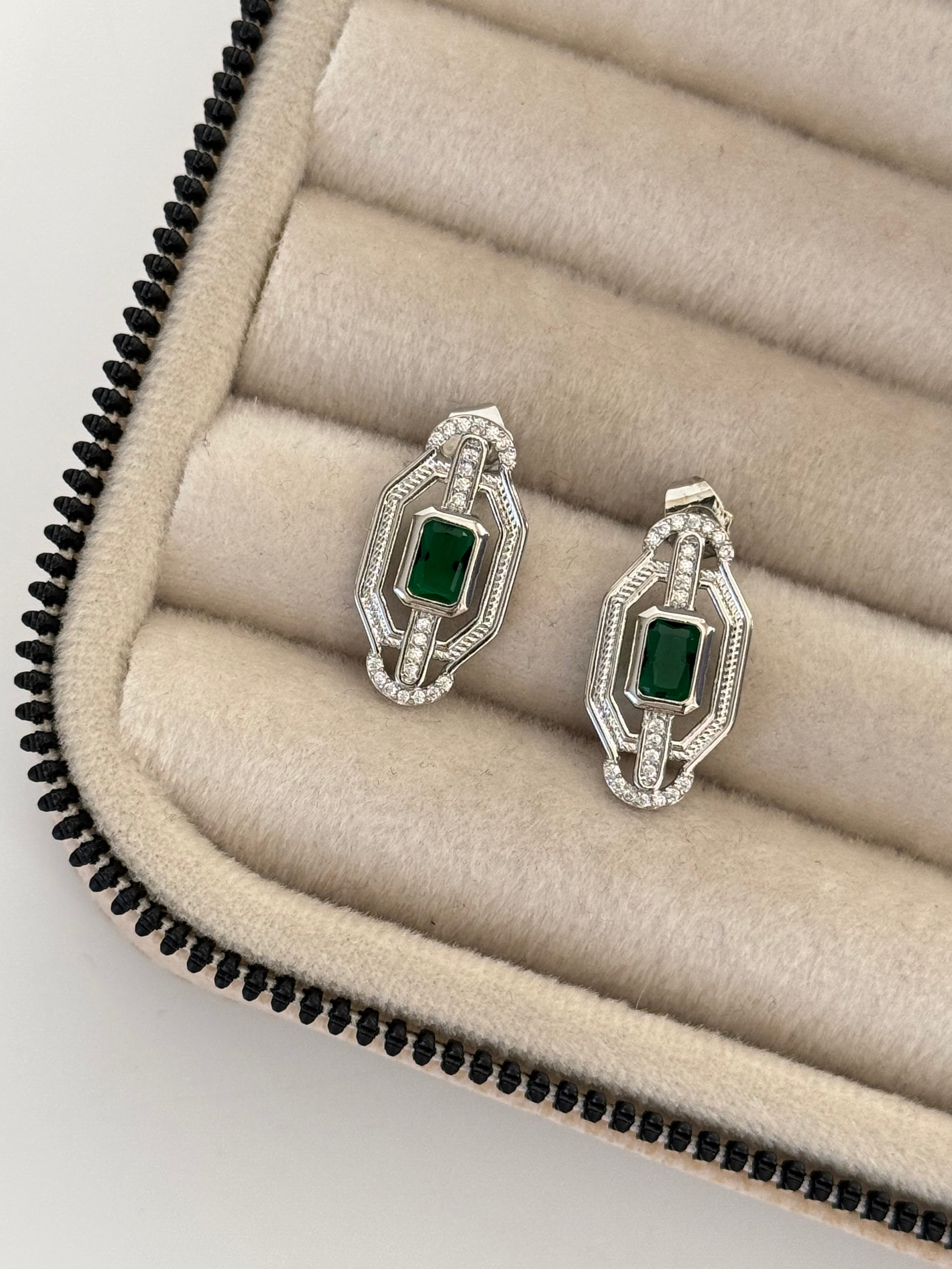 İTHAL YEŞİL TAŞLI SİLVER KÜPE