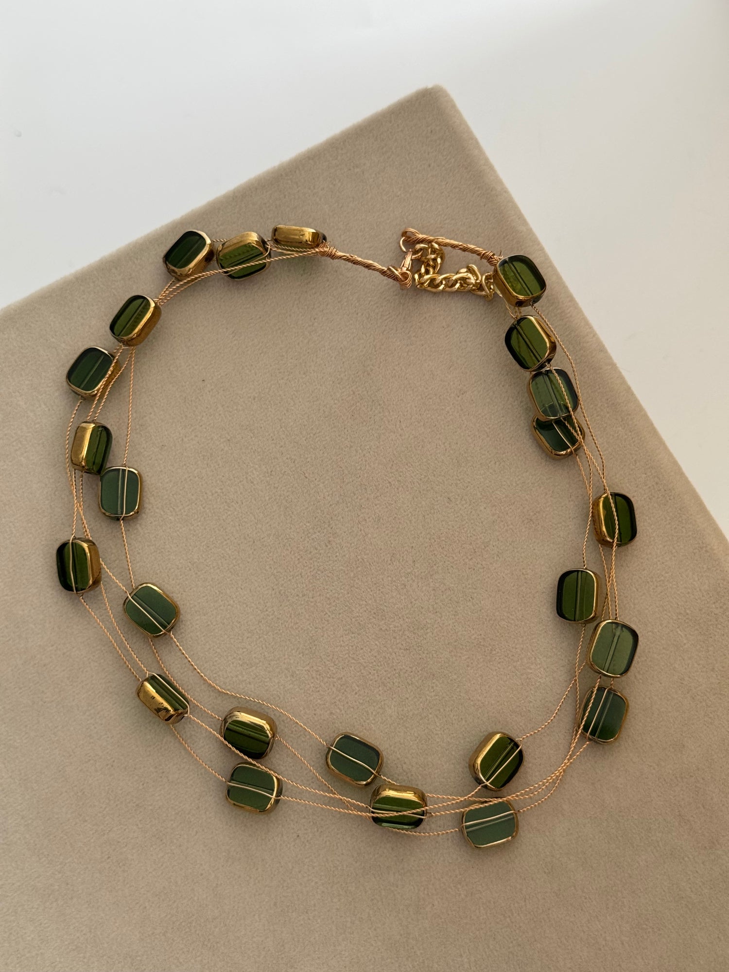 VARA YEŞİL KARE TAŞLI GOLD KOLYE