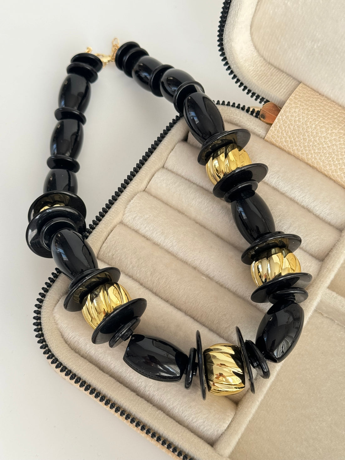 İTHAL SİYAH BONCUK KOLYE