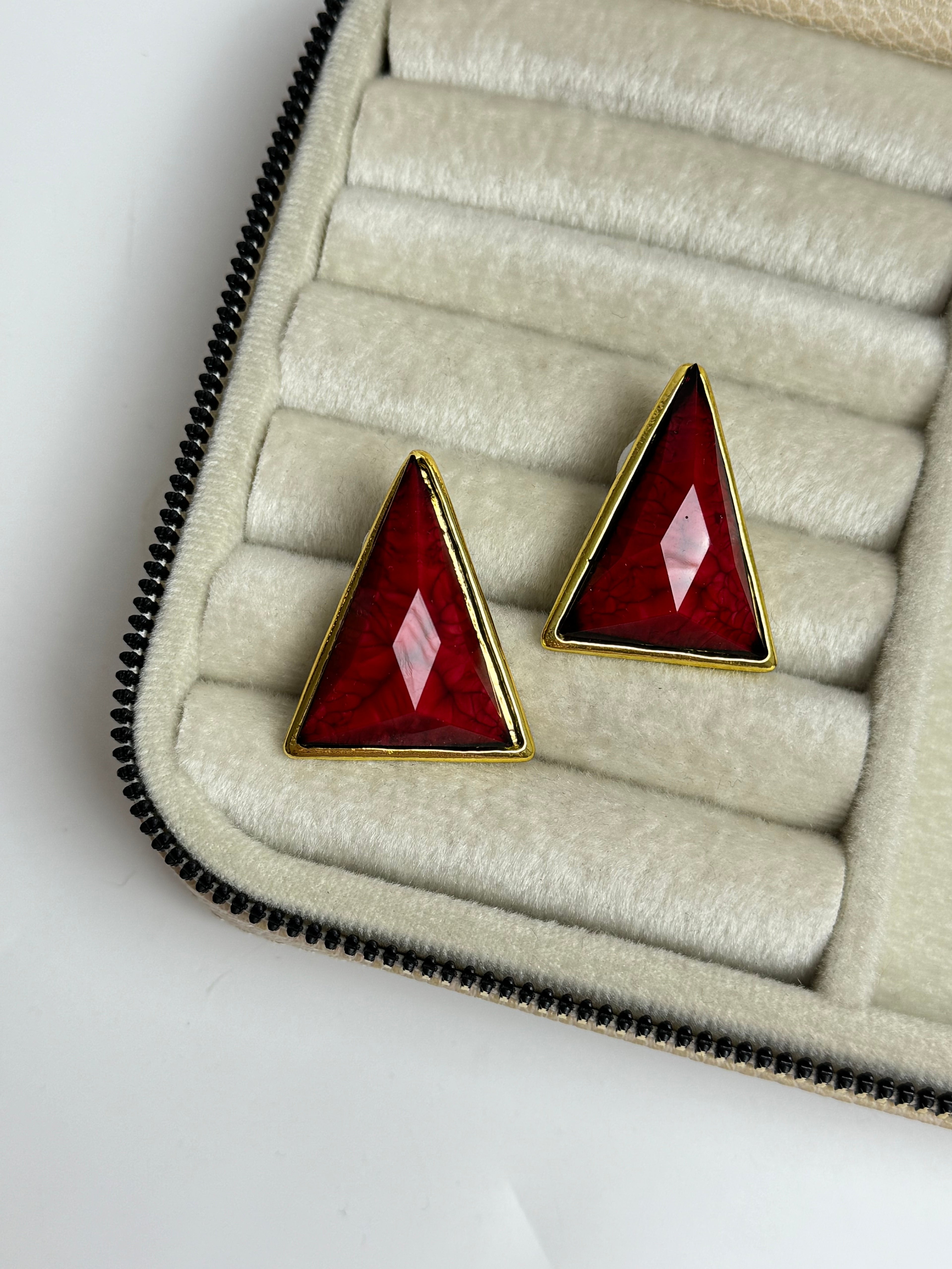 İTHAL ÜÇGEN BORDO MARKA MODEL KÜPE