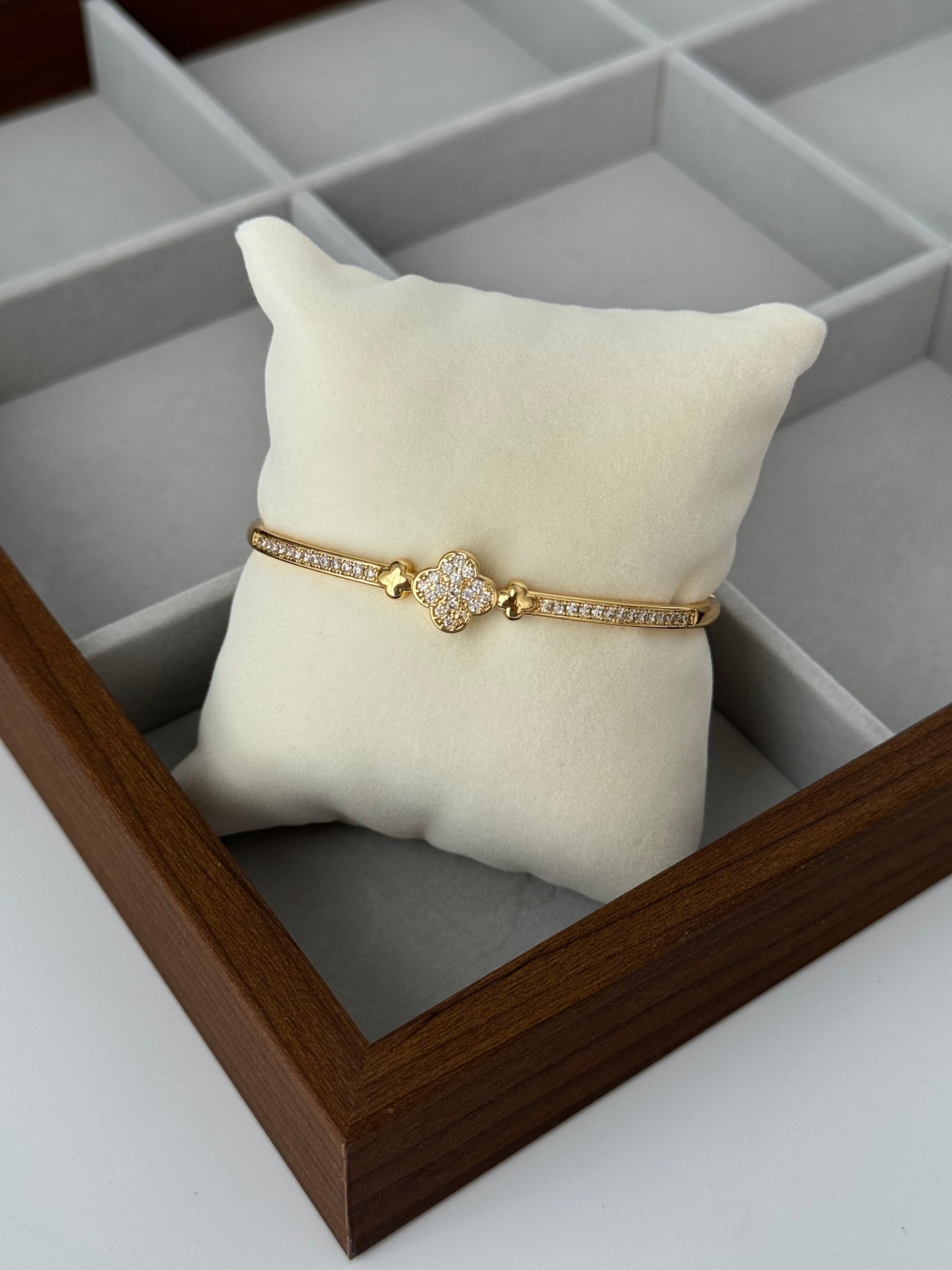 İTHAL MARKA MODEL GOLD KELEPÇE BİLEZİK