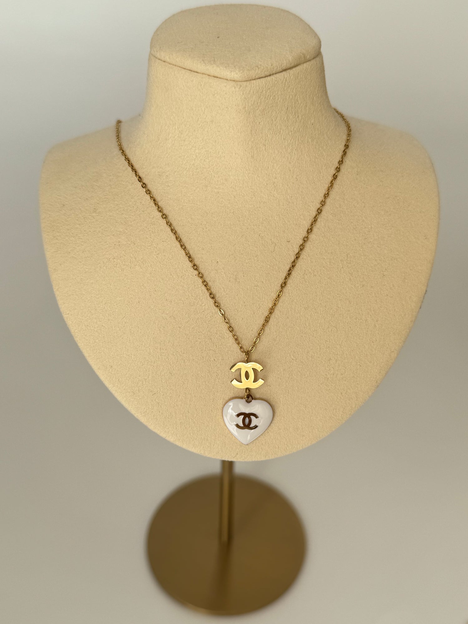 BEYAZ MİNELİ MARKA MODEL GOLD ÇELİK KOLYE